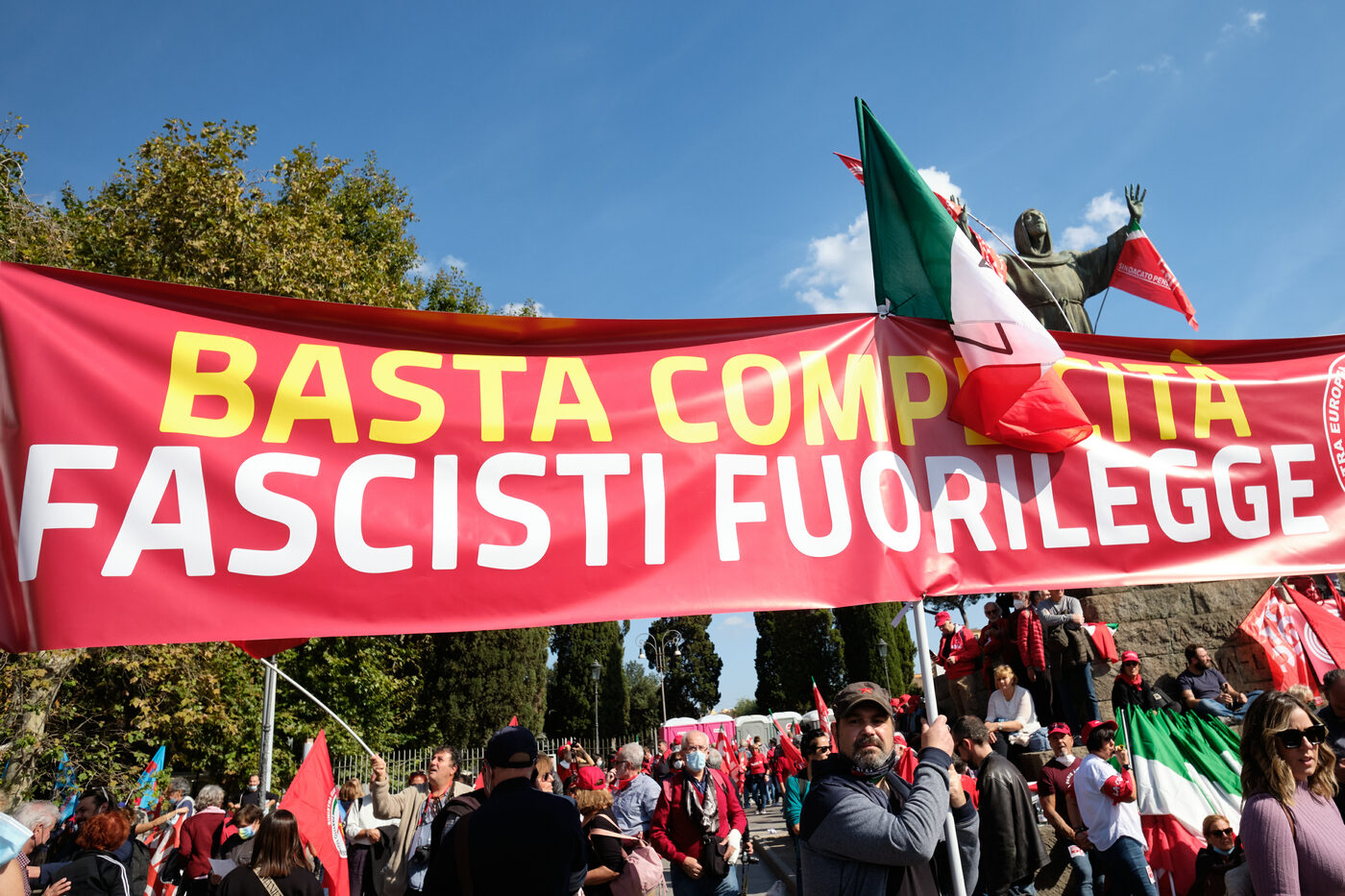 Italie: Au moins 200.000 manifestants réclament l’interdiction du groupe Forza Nueva 1 Italie2