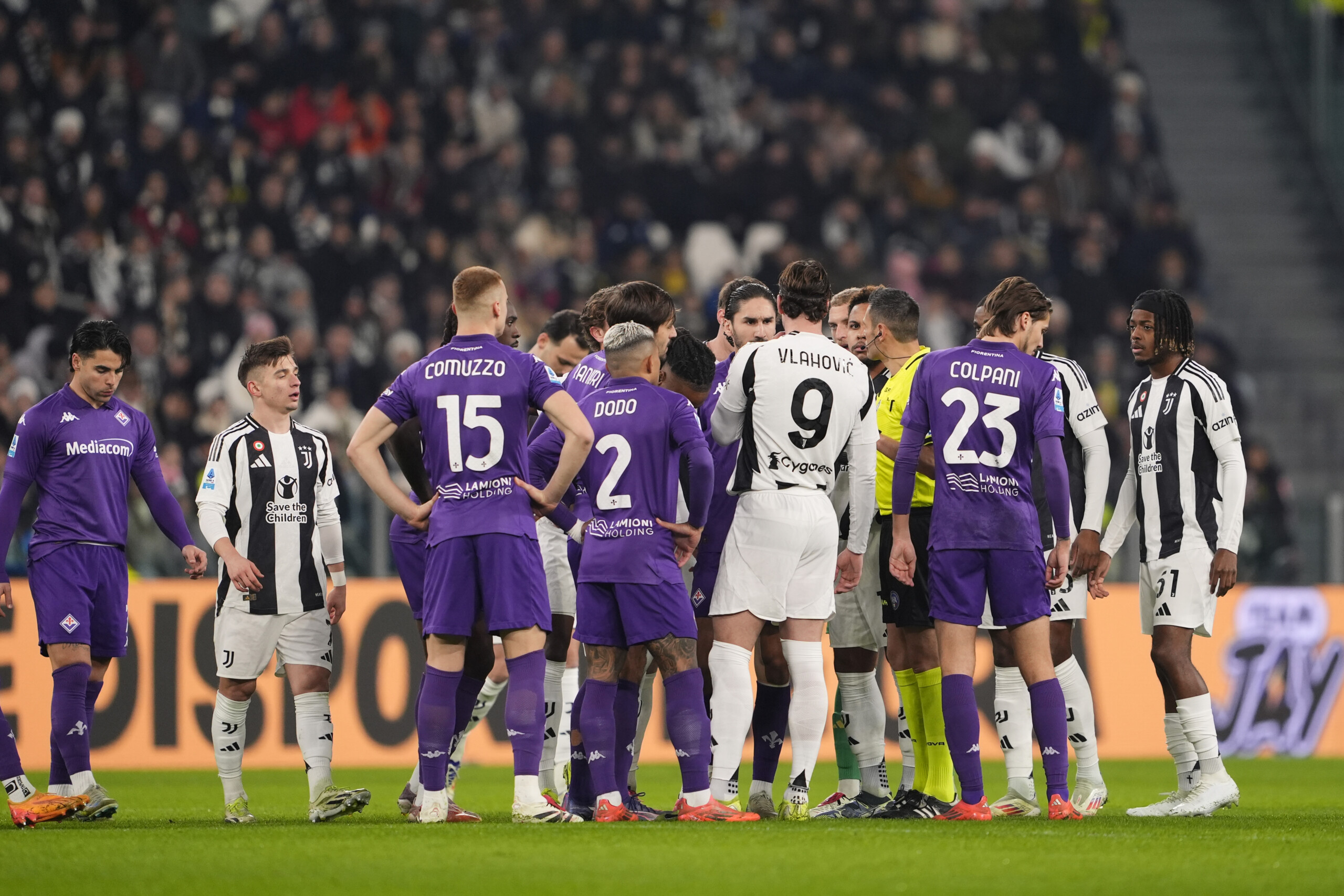 football serie a juve contre fiorentina suspendu 2 minutes pour chants contre vlahovic scaled