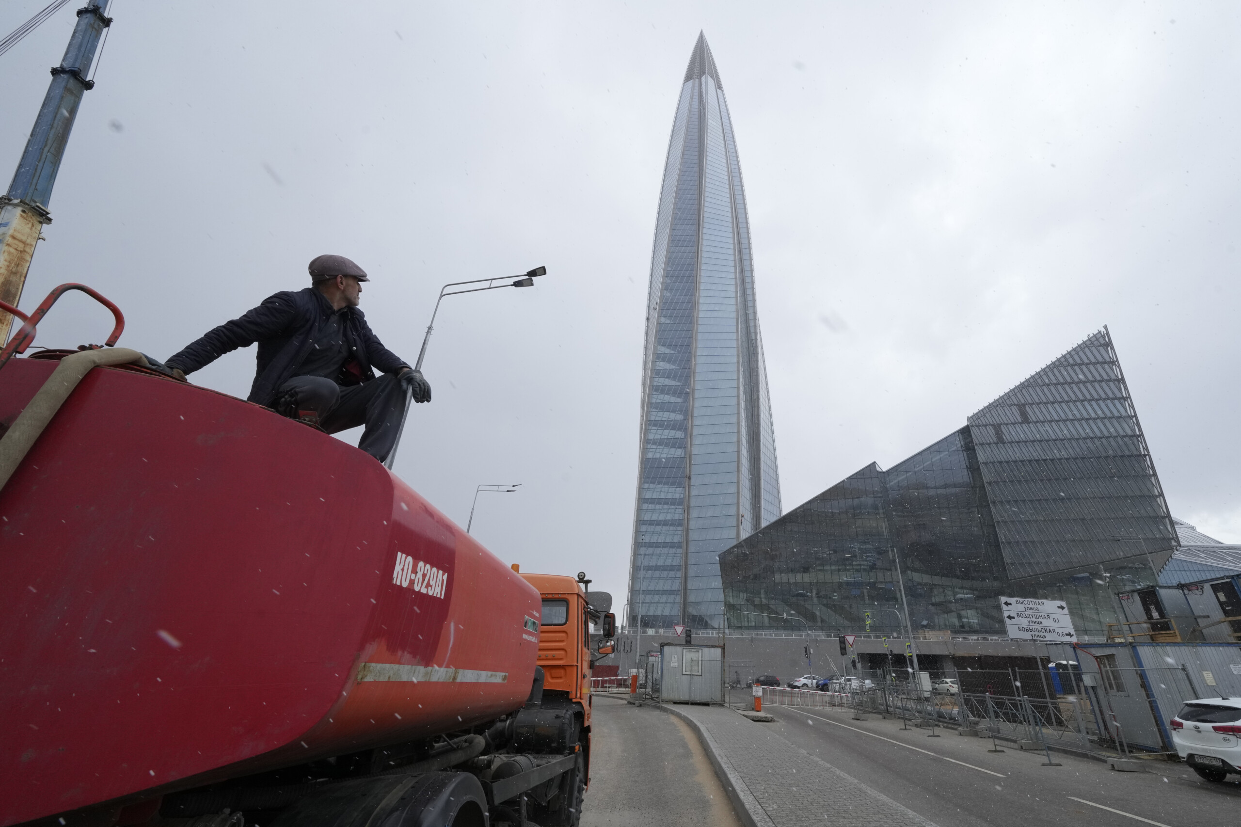 gaz gazprom suspend les livraisons de gaz russe via lukraine scaled
