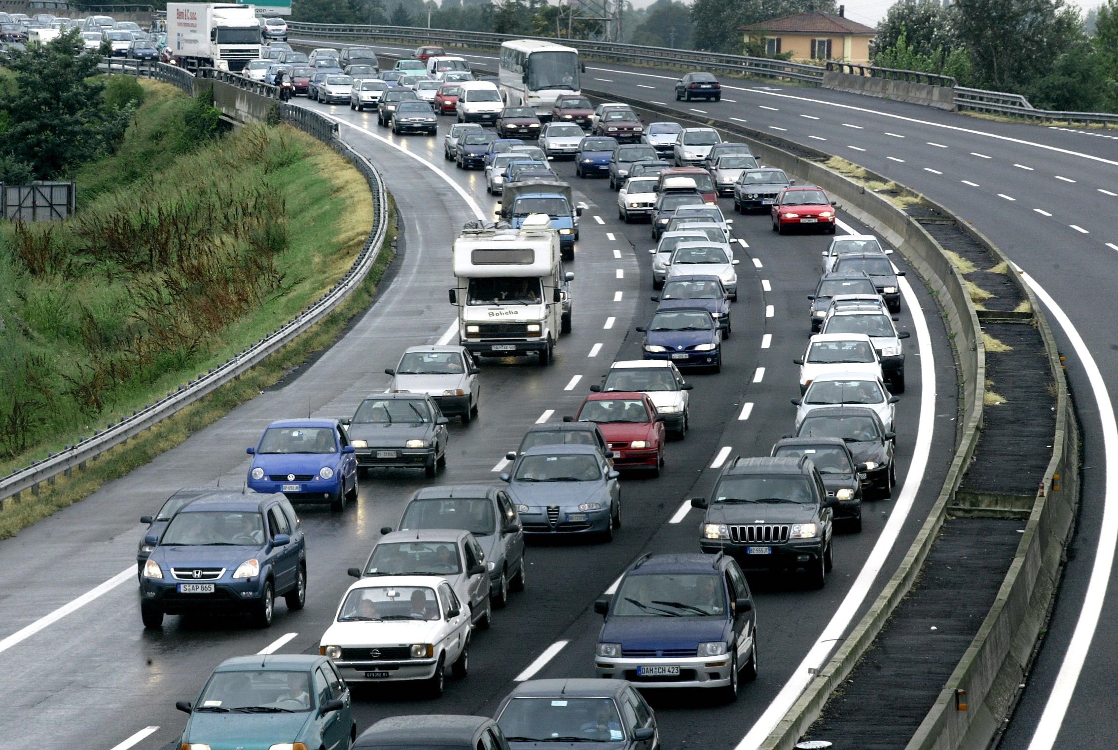trafic 8 millions de vehicules attendus sur les autoroutes italiennes pour le retour des fetes