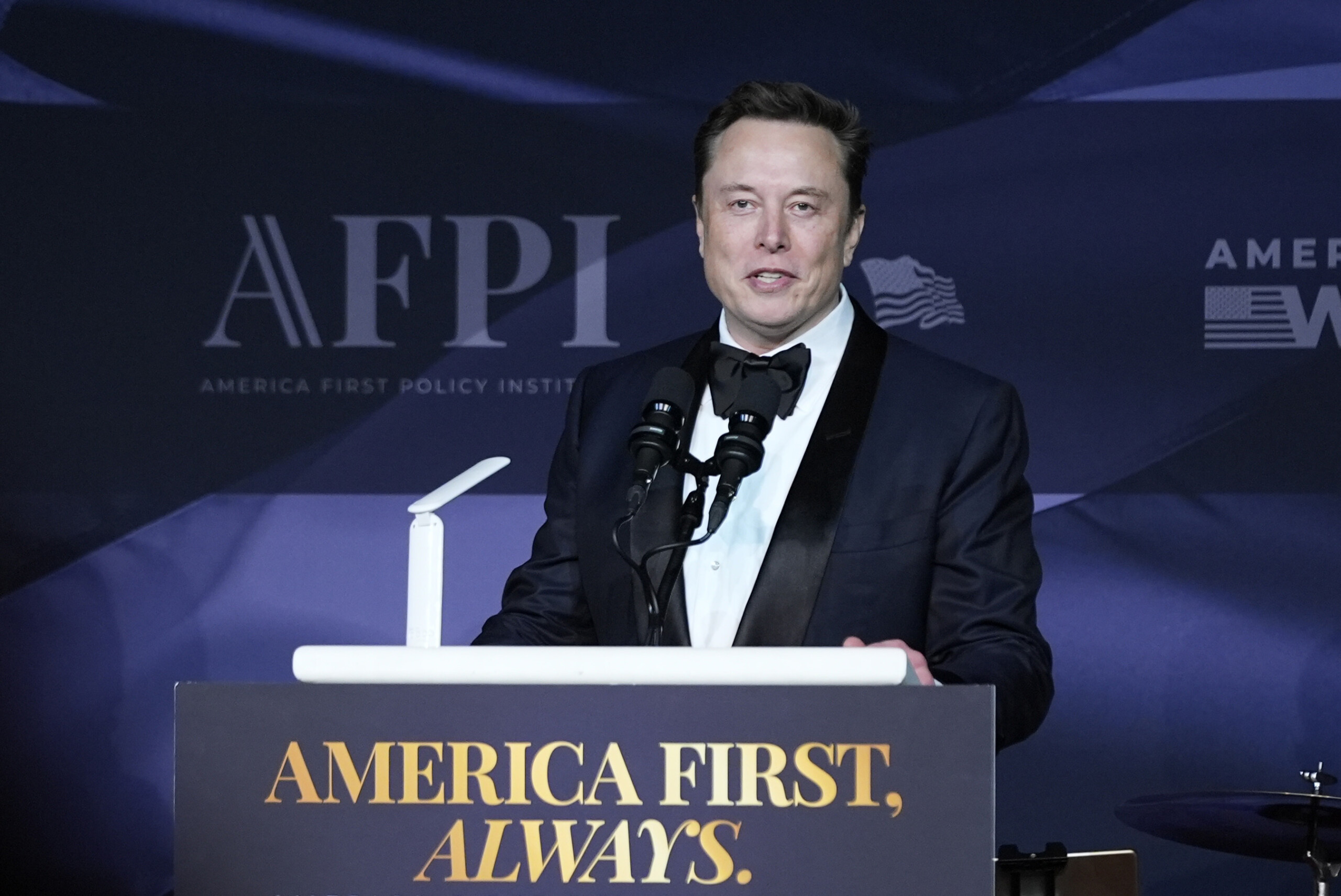 spacex musk pret a fournir a litalie la connectivite la plus securisee et avancee scaled