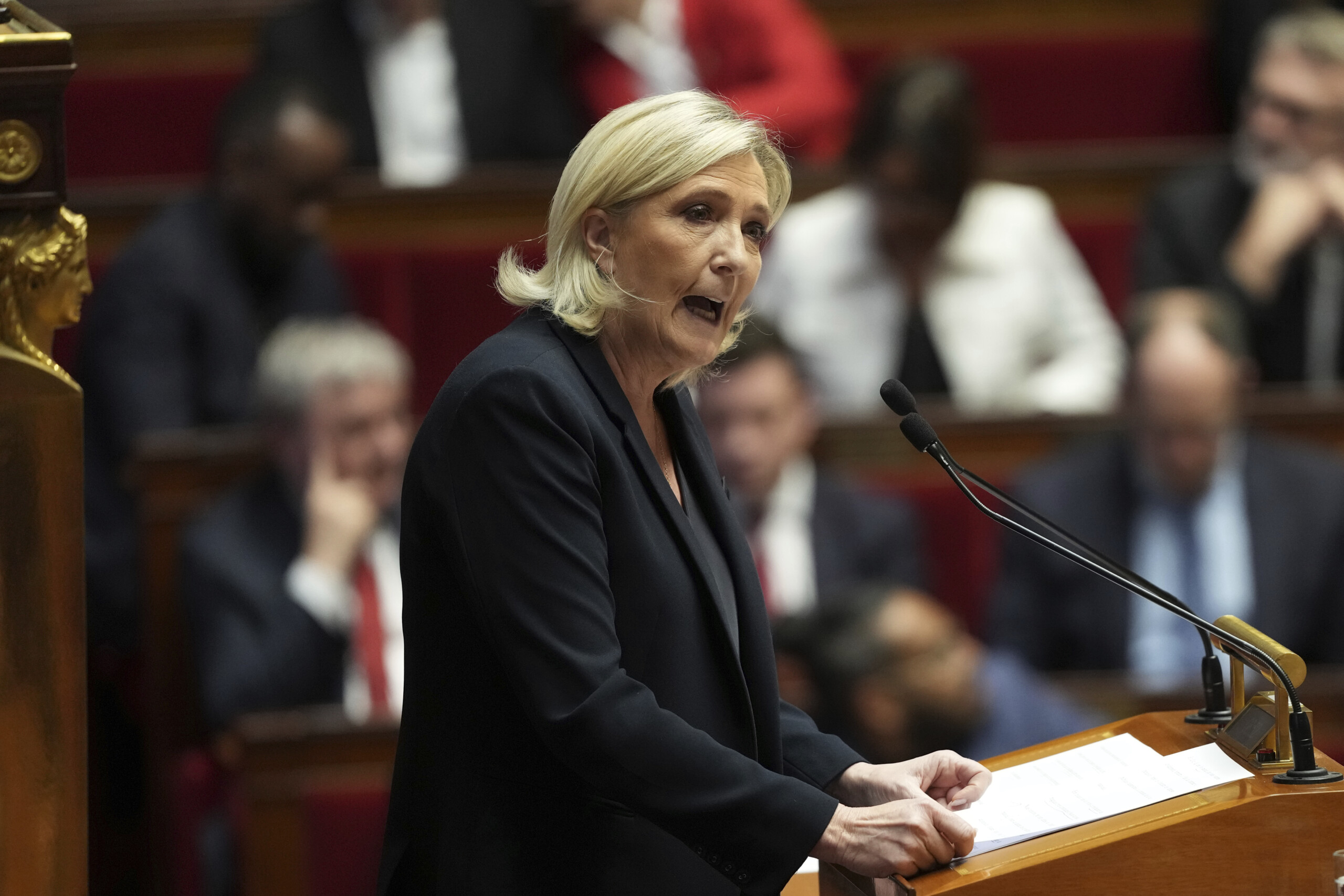 deces de jean marie le pen la fille marine apprend la nouvelle dans lavion qui la ramene de mayotte scaled