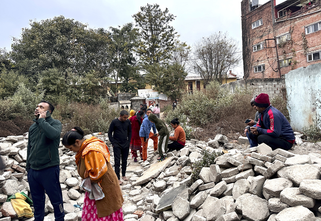 tremblement de terre au tibet 95 morts et 130 blesses
