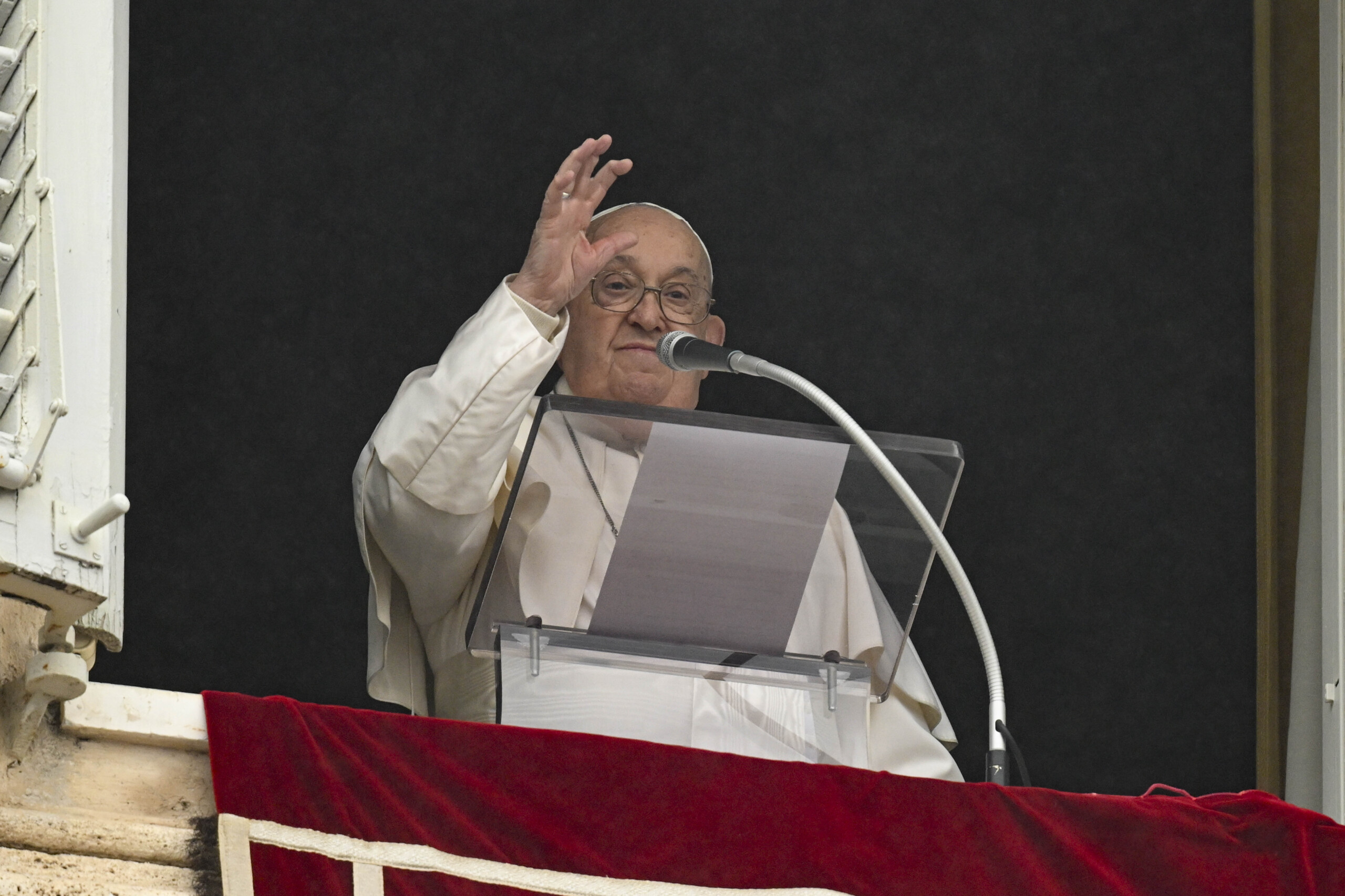 pape trop denfants exploites par une economie qui brule lesperance scaled