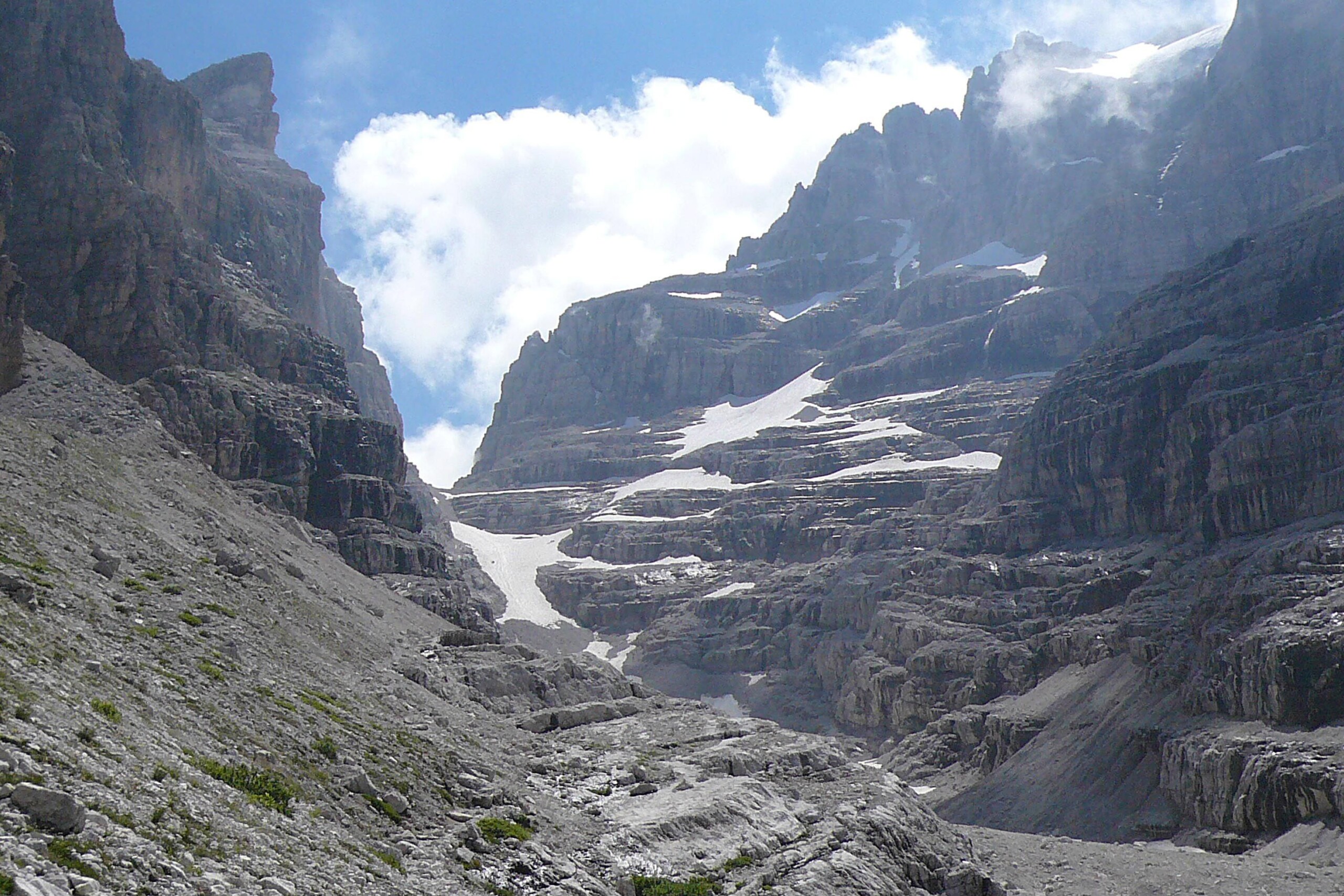 montagne recherches sans resultat pour le deuxieme alpiniste disparu sur ladamello scaled