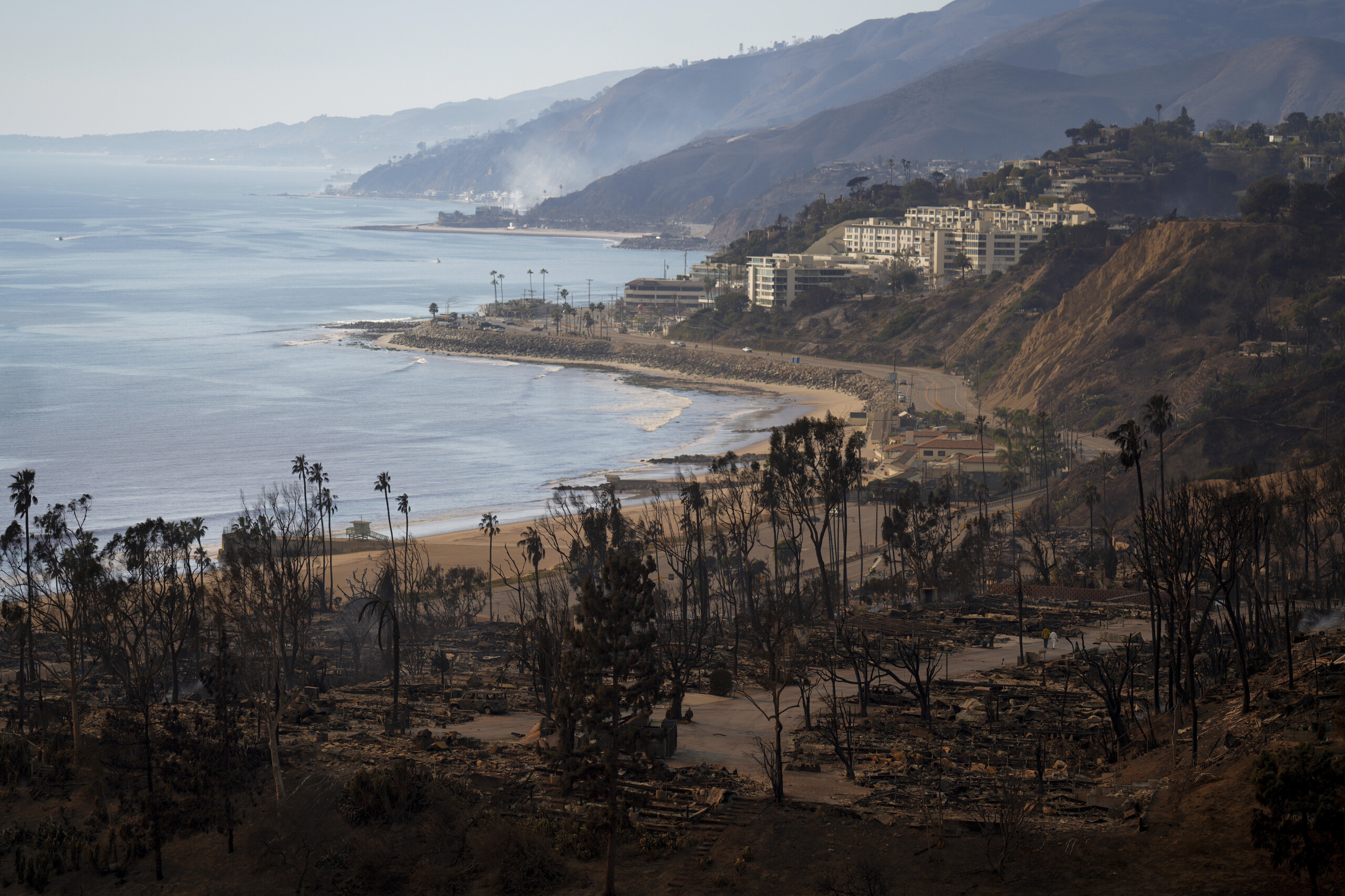 usa incendies a los angeles des dizaines de milliers de personnes privees delectricite scaled