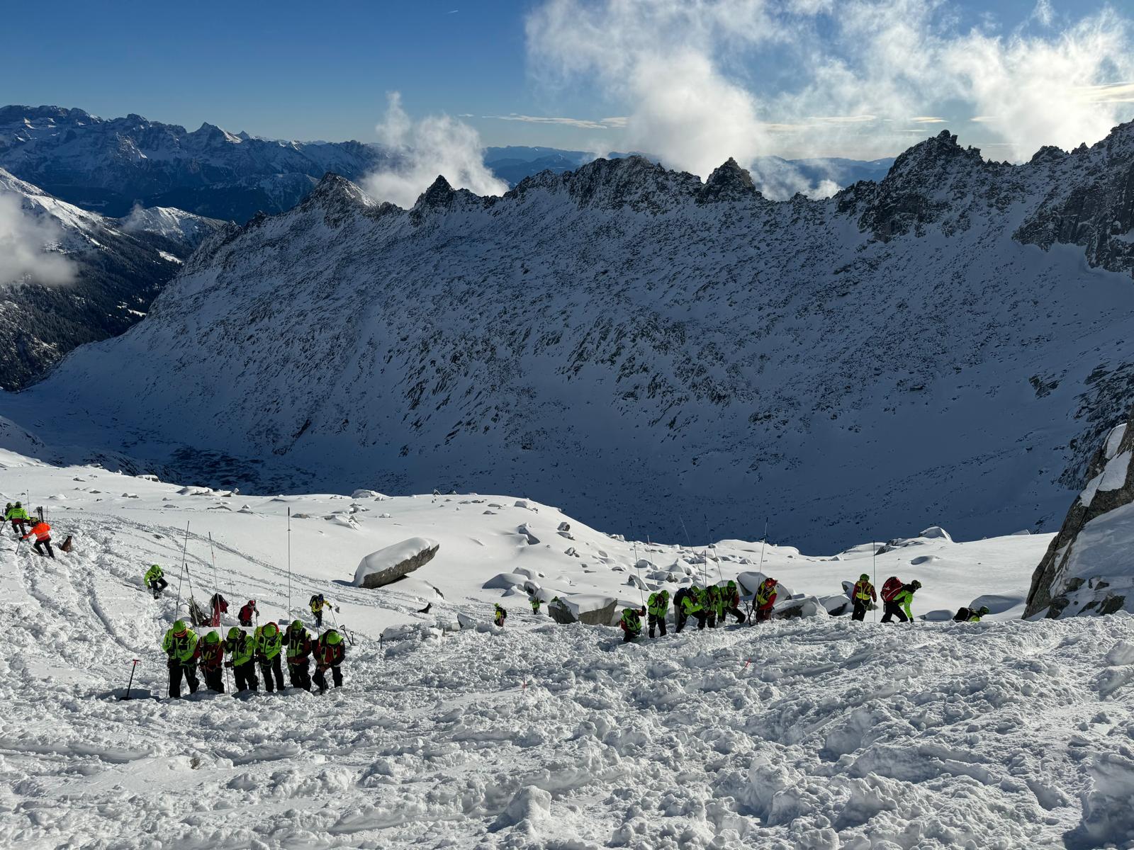 montagne recherches suspendues pour lalpiniste disparu sur ladamello