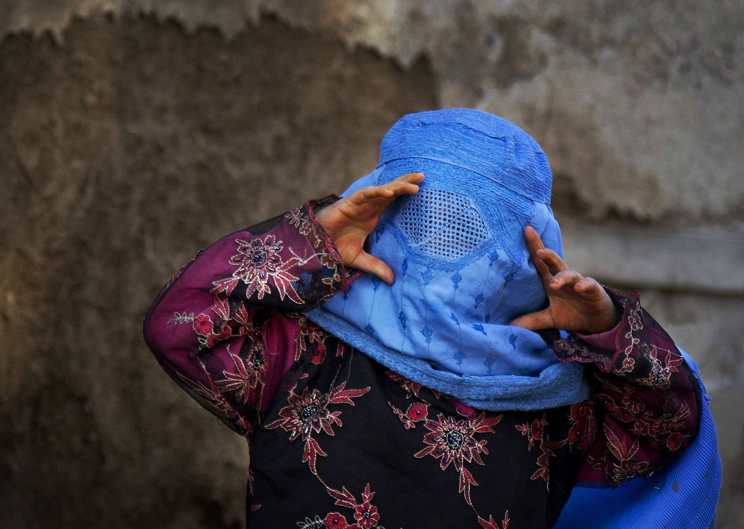 securite deux propositions de loi de la ligue pour linterdiction du burqa et jusqua 16 ans pour les agressions sexuelles en groupe