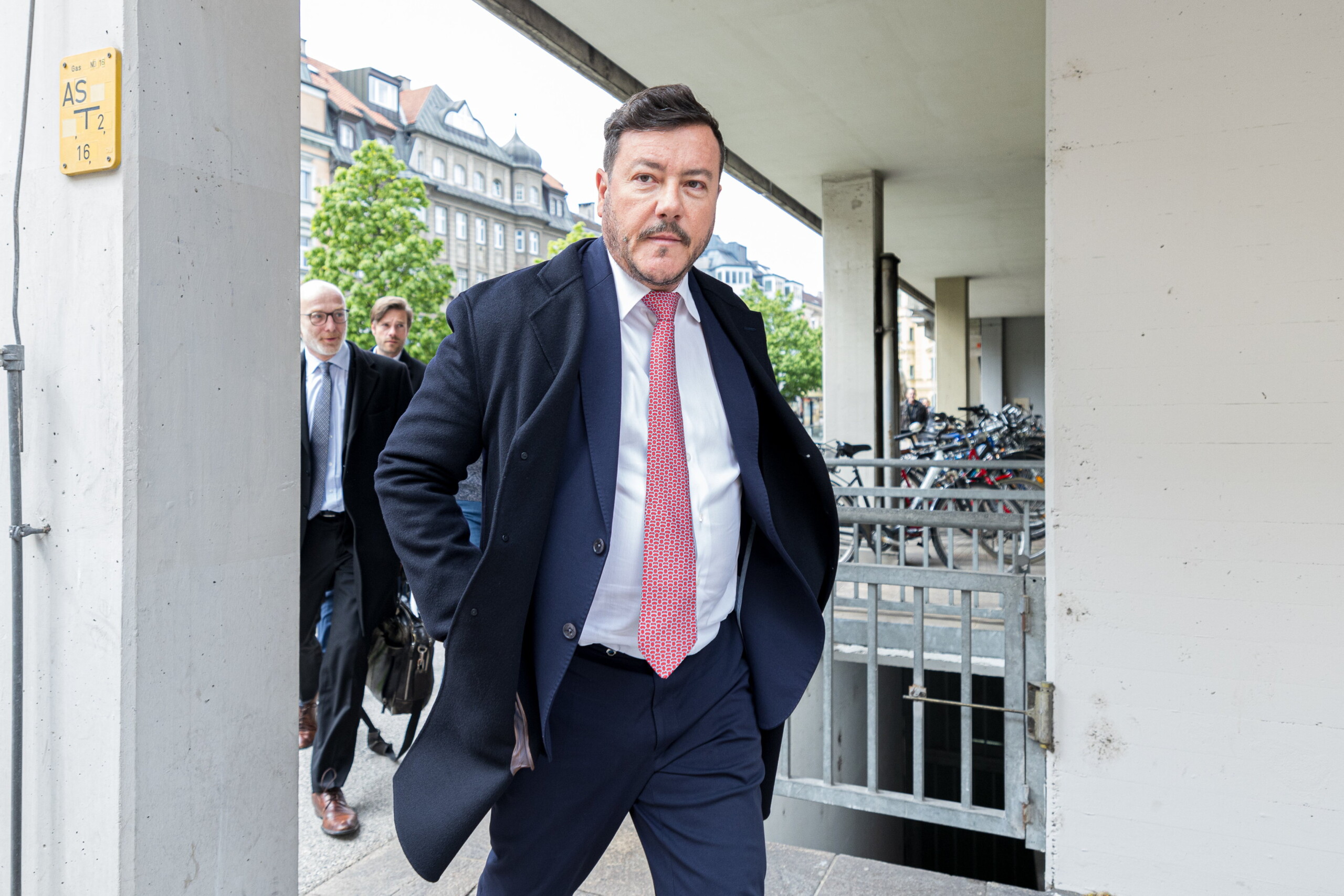 benko les procureurs autrichiens decouvrent de largent et des objets de valeur lors dune perquisition scaled