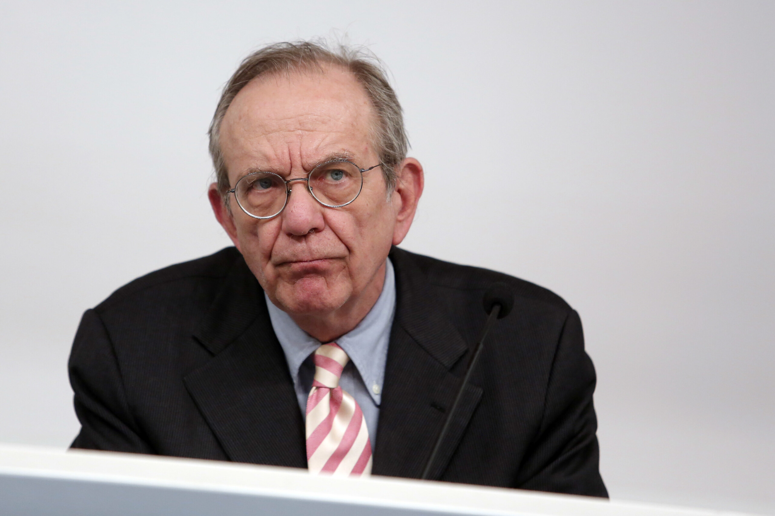 unicredit padoan nous allons developper un profil international solide en italie et en allemagne scaled