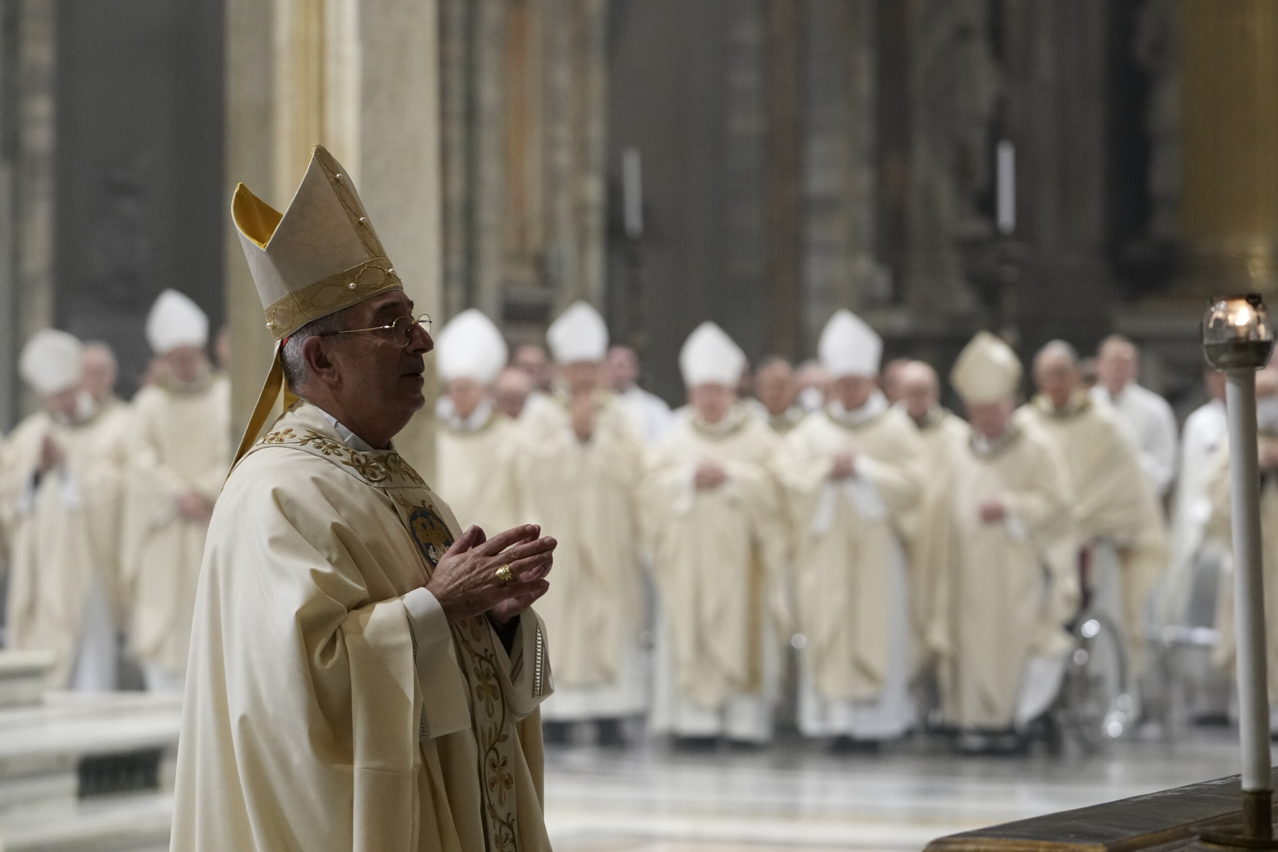 saint siege le pape manquera le mercredi des cendres le cardinal de donatis prendra sa place scaled