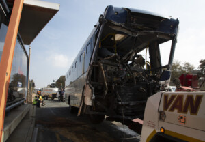 afrique du sud un bus se renverse pres de laeroport de johannesburg 12 morts