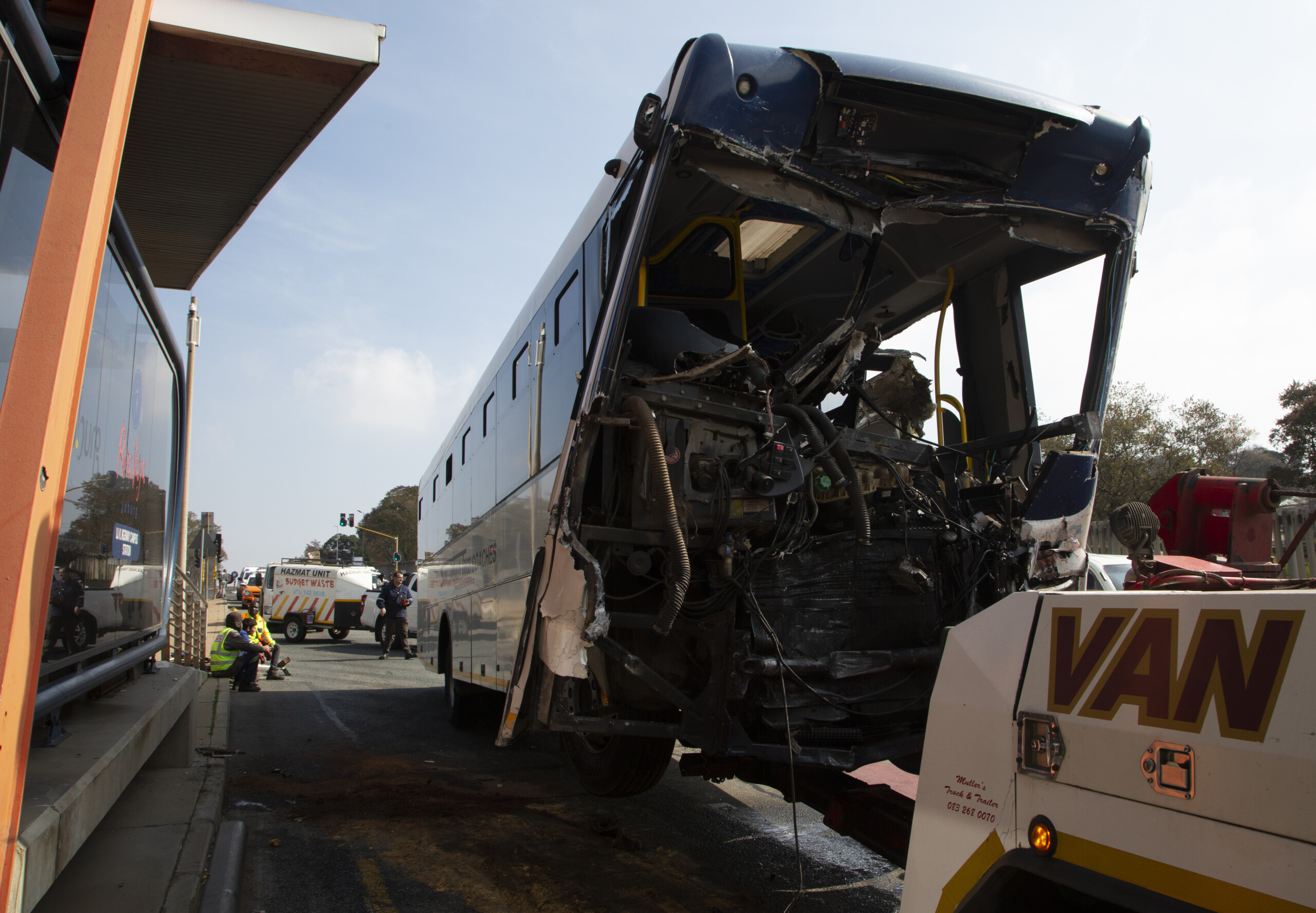 afrique du sud un bus se renverse pres de laeroport de johannesburg 12 morts scaled