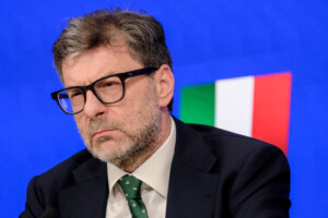 ue giorgetti en matiere de defense litalie fera sa part mais il faut definir ce qui est necessaire