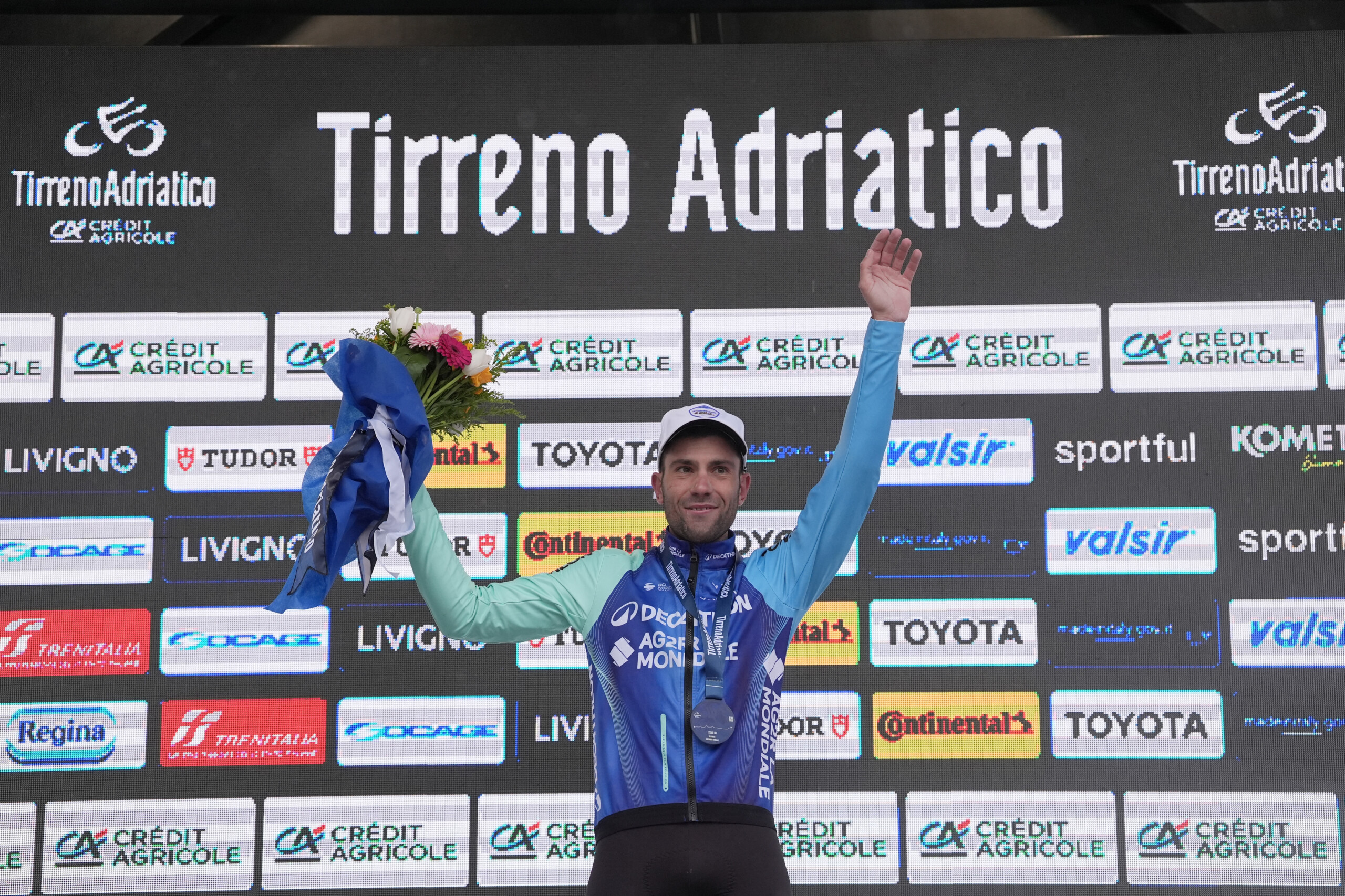 cyclisme tirreno adriatico vendrame gagne la troisieme etape ganna reste leader scaled