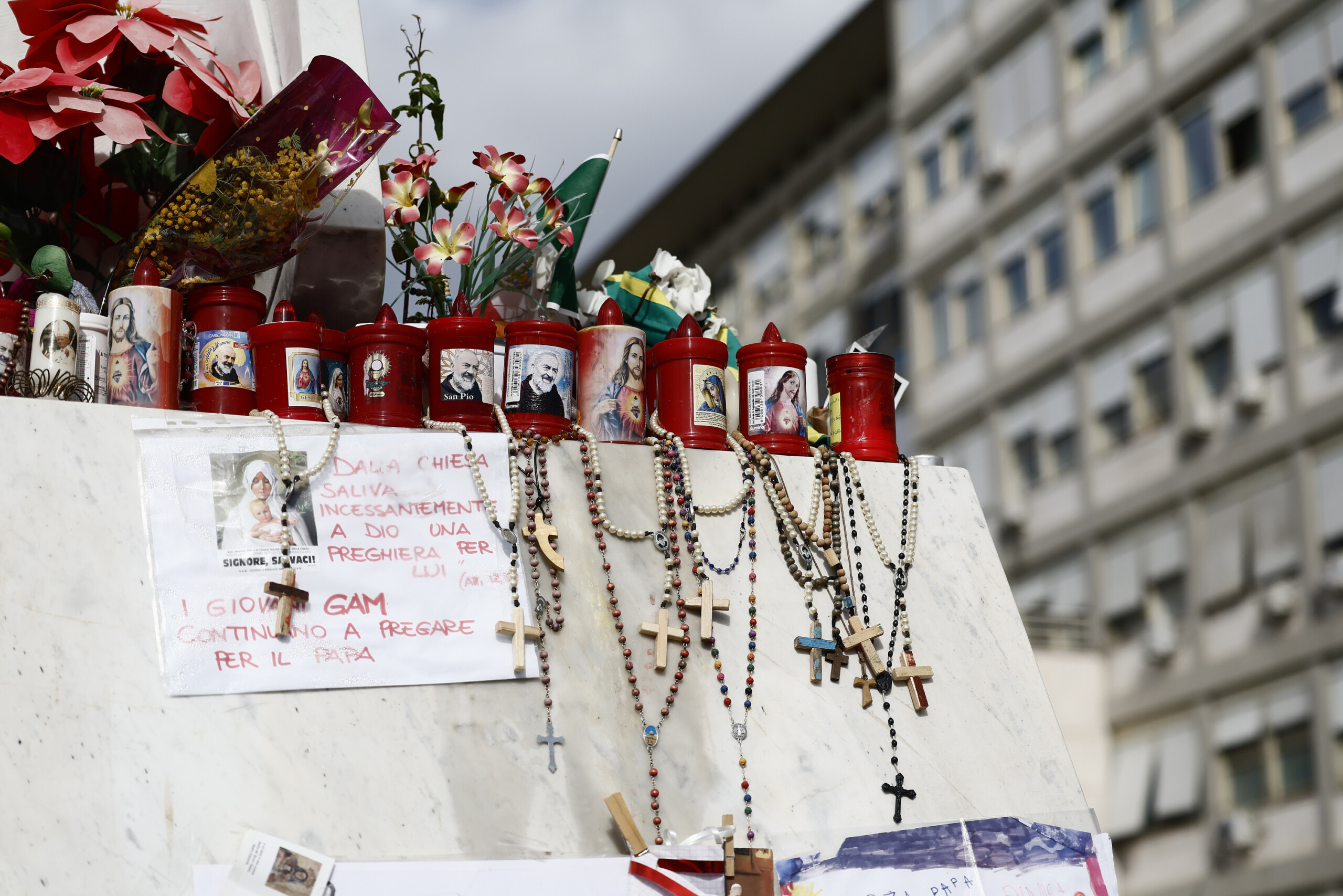 pape francois sources vaticanes les medecins volontairement vagues sur la duree de lhospitalisation scaled