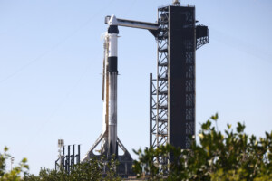 etats unis spacex reporte le lancement de la fusee pour ramener deux astronautes sur terre