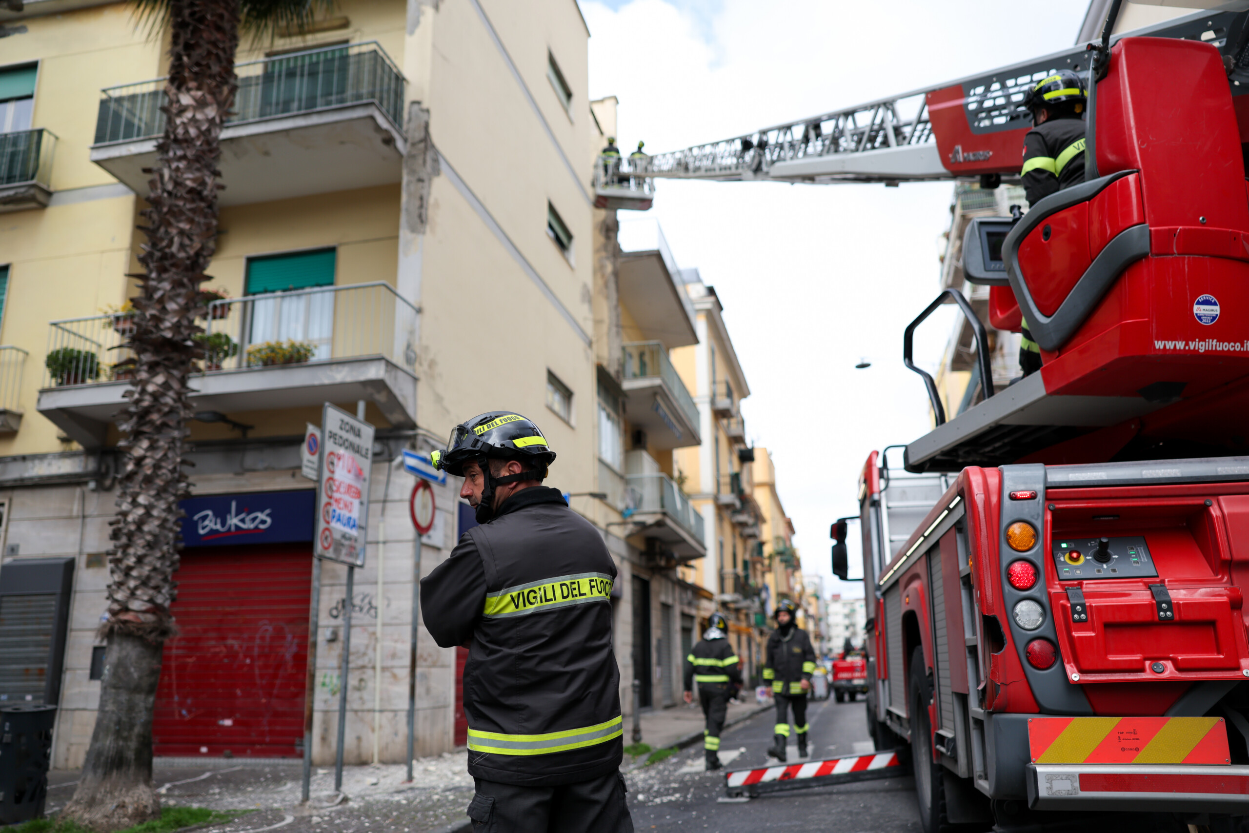 campi flegrei manfredi personne ne sera deplace cest la zone la plus surveillee du pays scaled