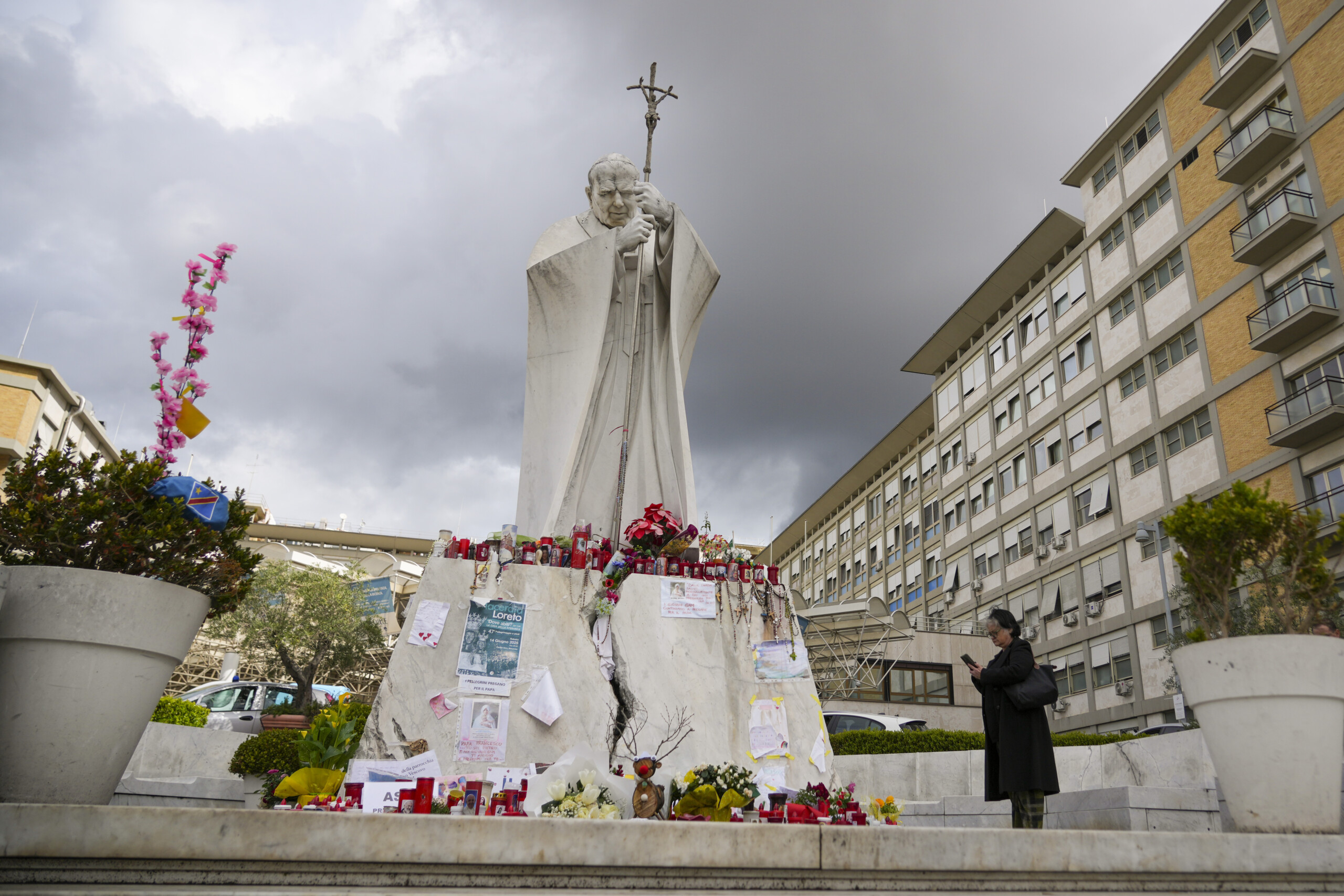 le pape francois a passe une nuit tranquille scaled