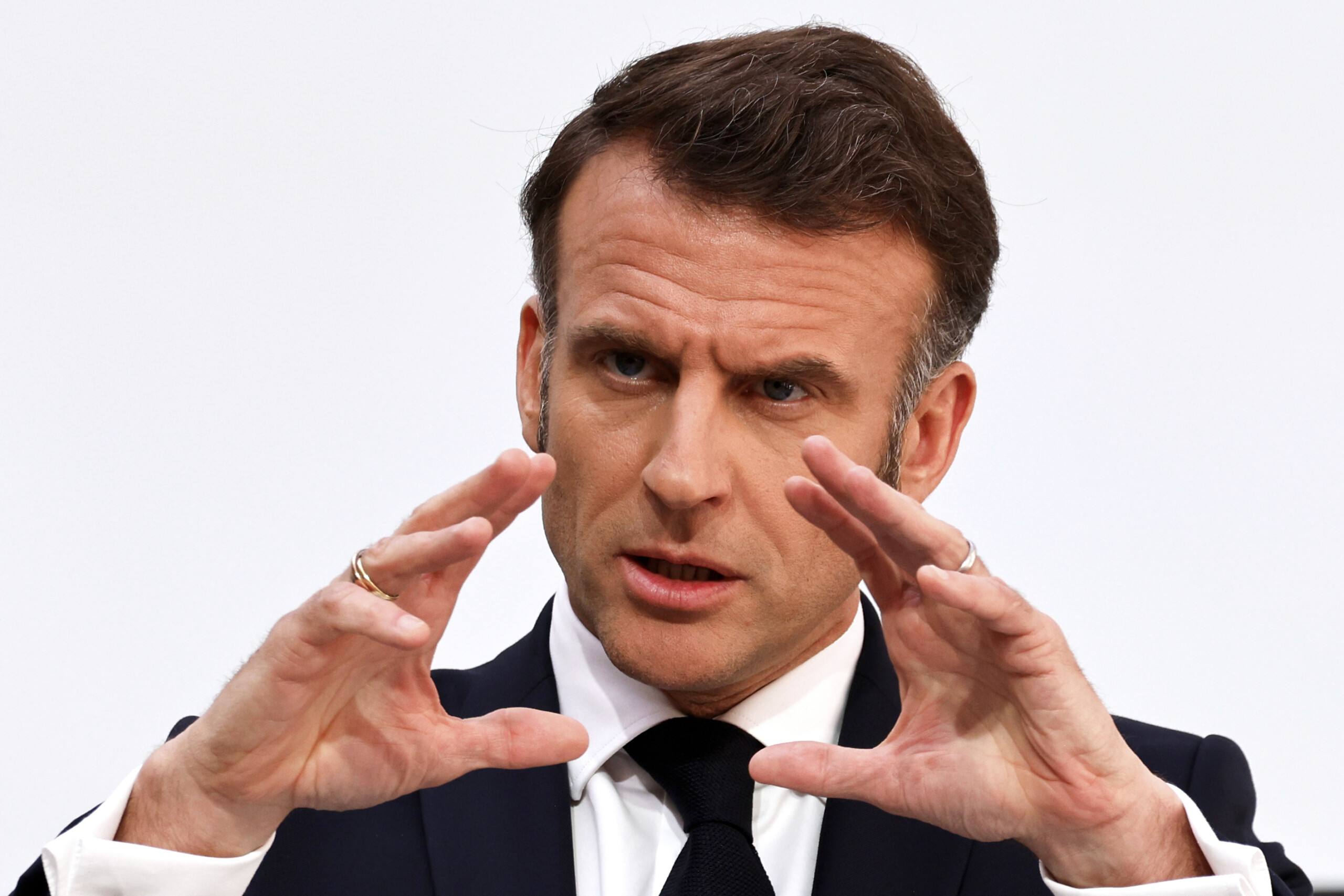 ukraine macron de la volonte non unanime a la levee des sanctions contre la russie scaled