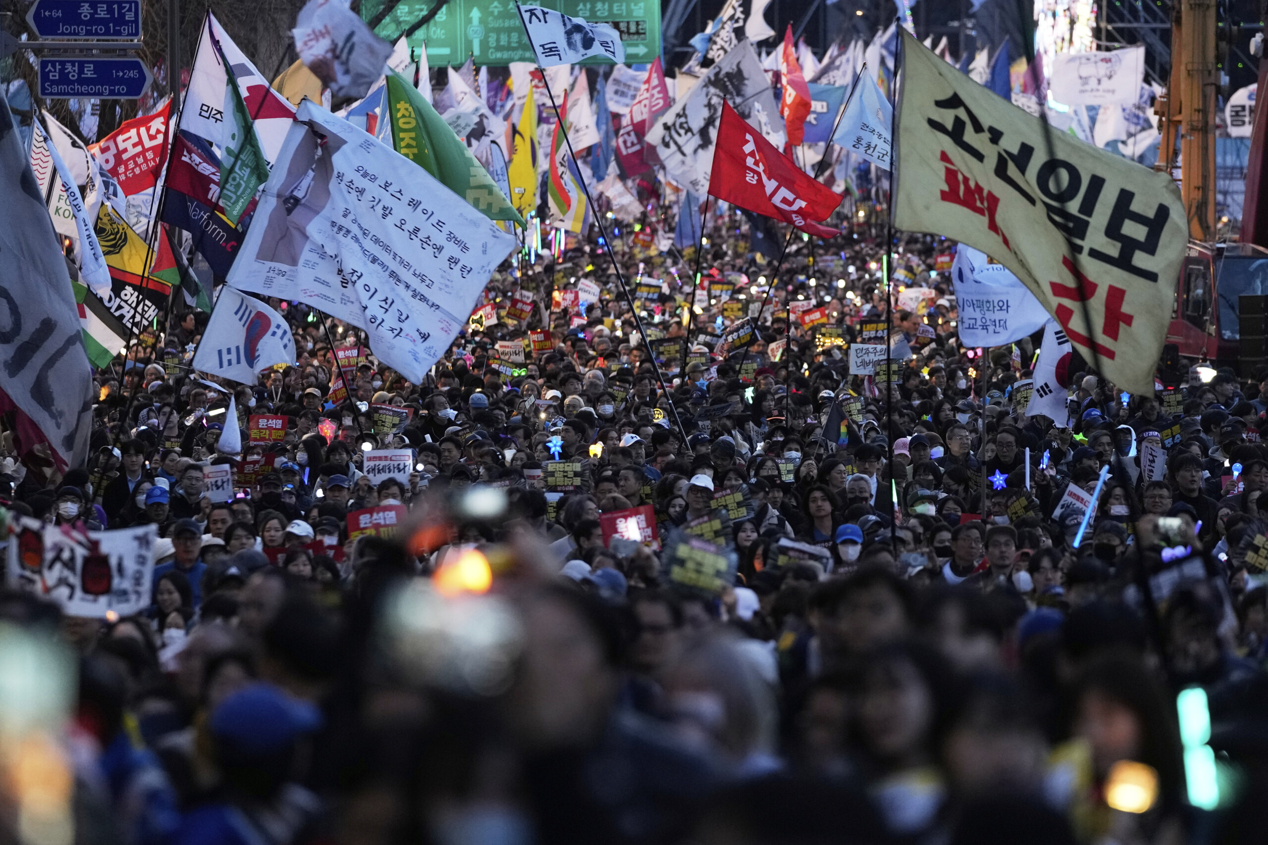 Corée du Sud : célébrations et larmes à Séoul pour la destitution de Yoon 1 coree du sud celebrations et larmes a seoul pour la destitution de yoon scaled