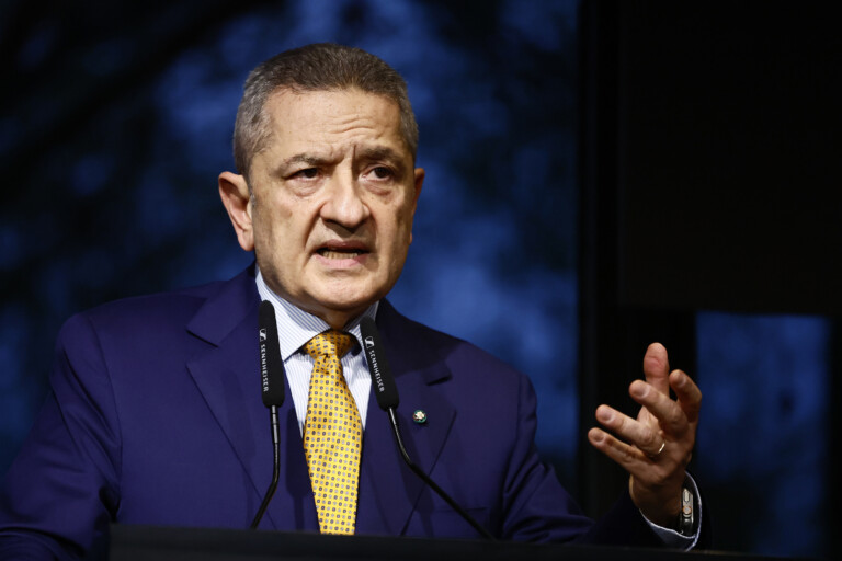 tarifs le gouverneur de la banque ditalie panetta nous verrons comment ils impacteront le dollar