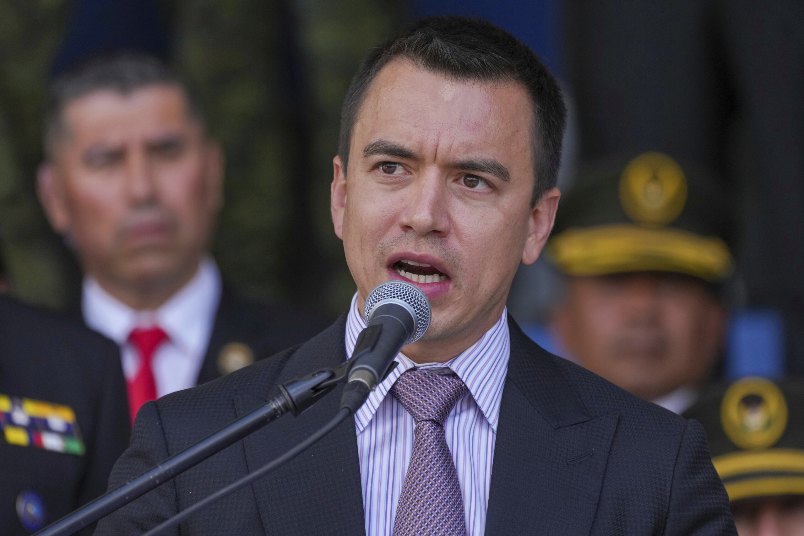 equateur daniel noboa reelu president gonzalez demande un recomptage scaled