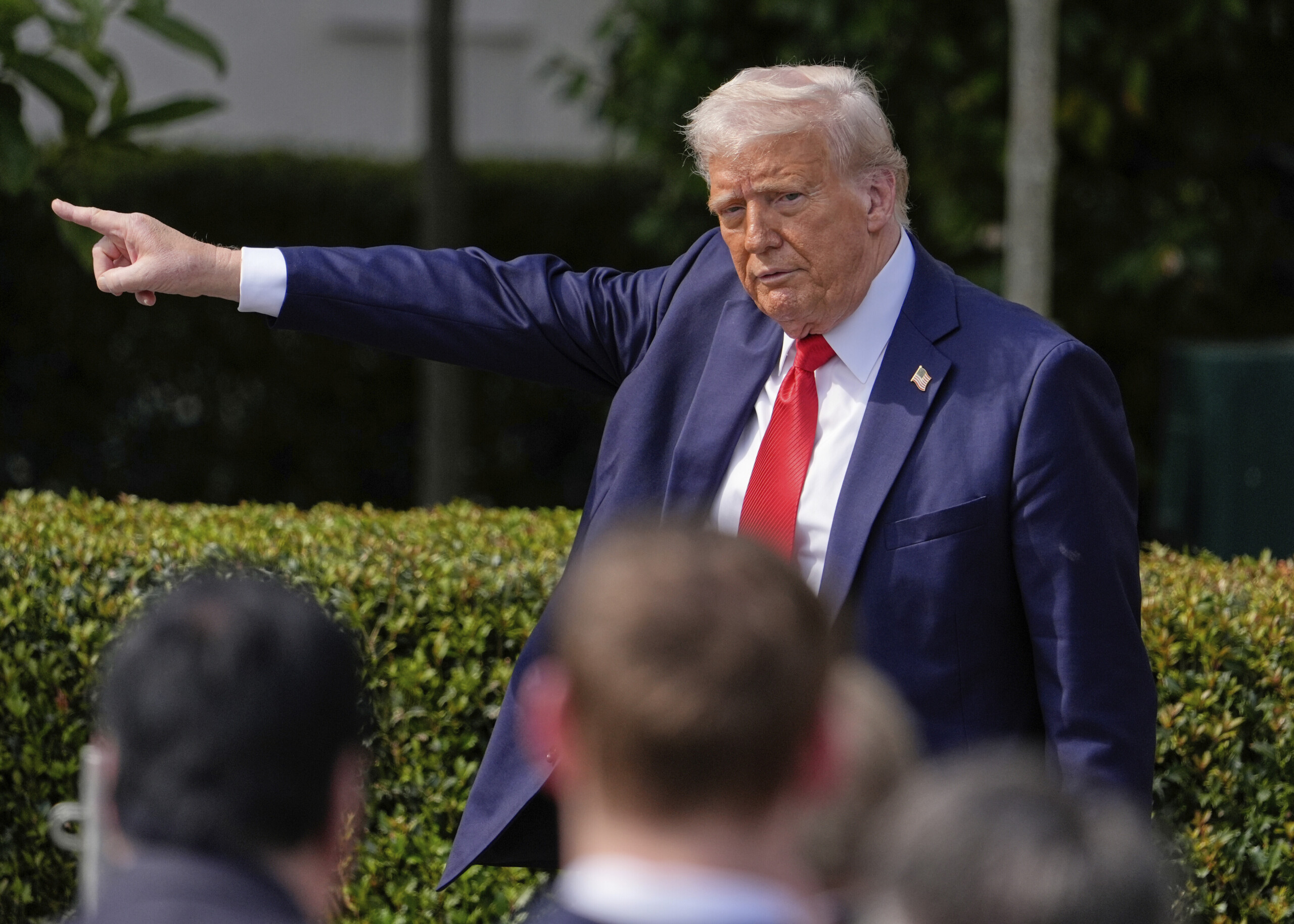 trump permis acceleres pour les entreprises qui viennent ici scaled
