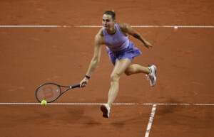 wta stuttgart sabalenka en finale paolini battue en deux sets