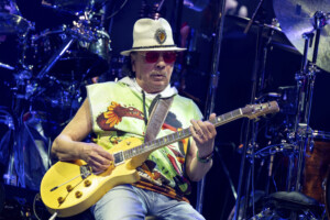 carlos santana hospitalise il annule son concert apres un malaise
