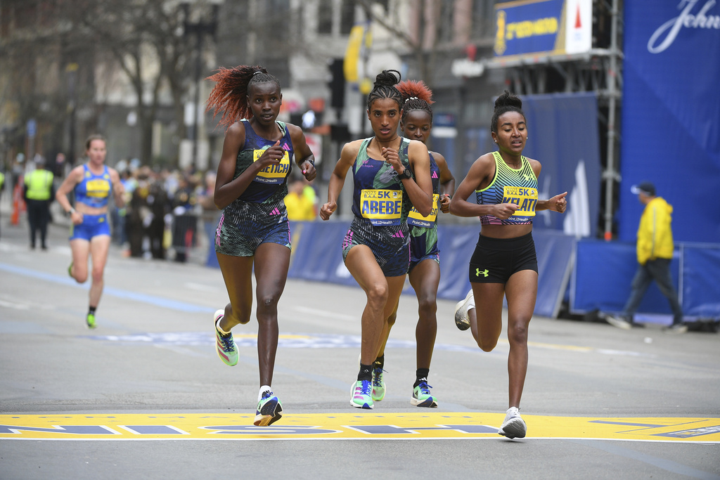 athletisme la kenyane ngetich premiere femme a courir 10 km en moins de 30 minutes