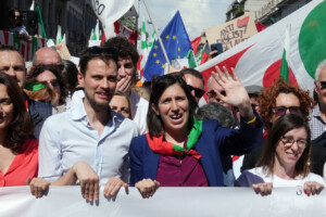 25 avril schlein divise seulement les fascistes et les nostalgiques