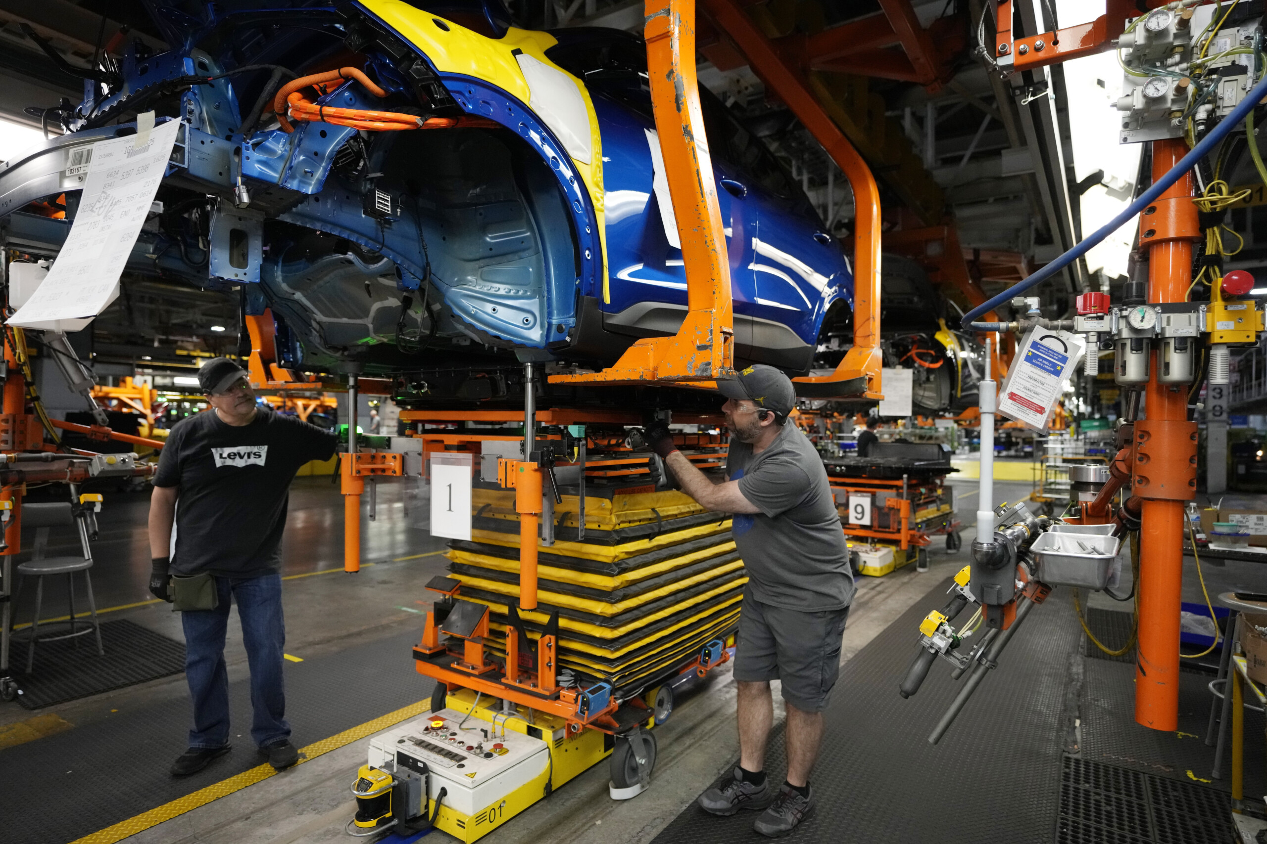 droits de douane americains general motors prevoit un impact de 5 milliards et revise ses previsions de benefices a la baisse scaled