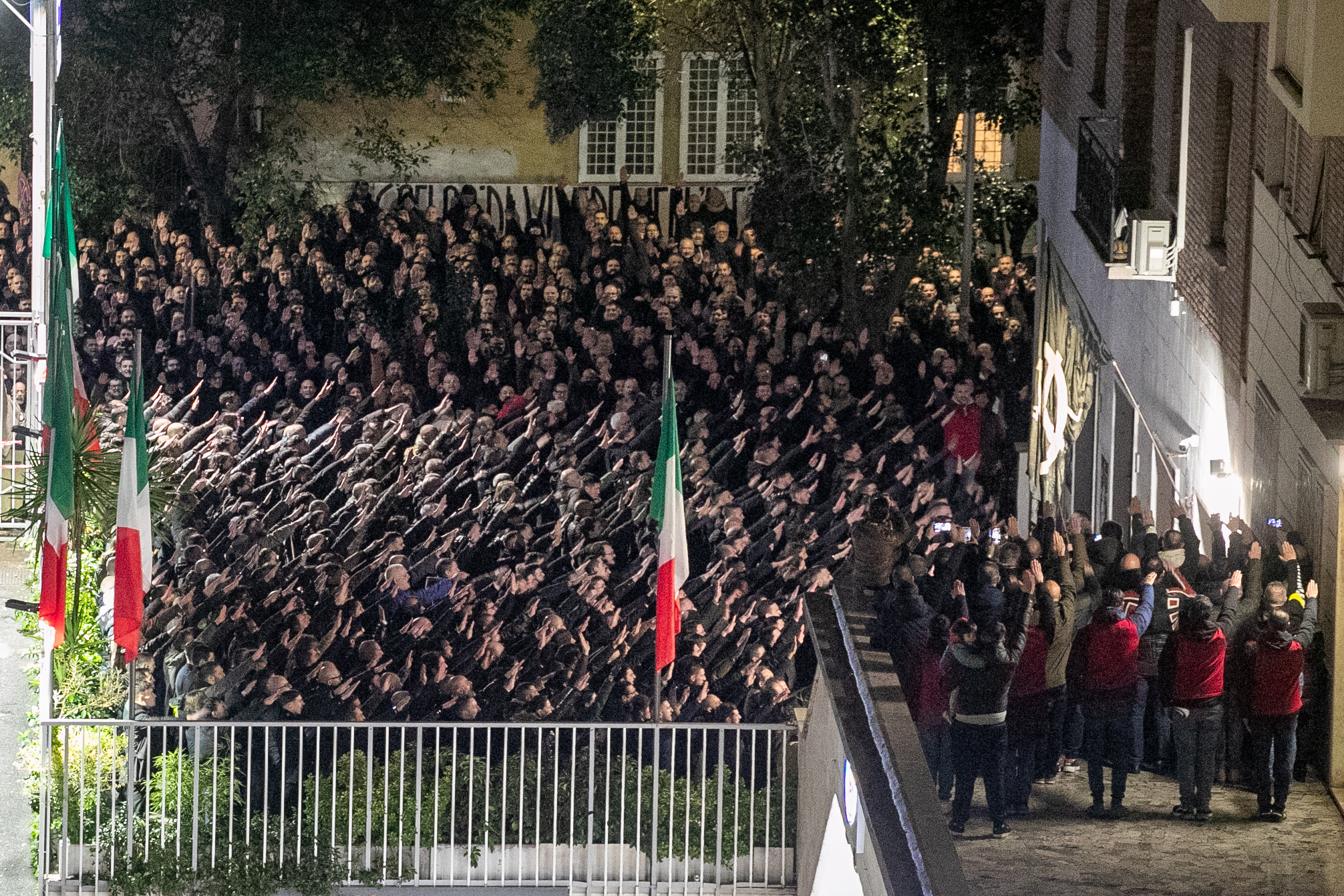 saluts romains lors de la commemoration dacca larentia 29 personnes risquent un proces