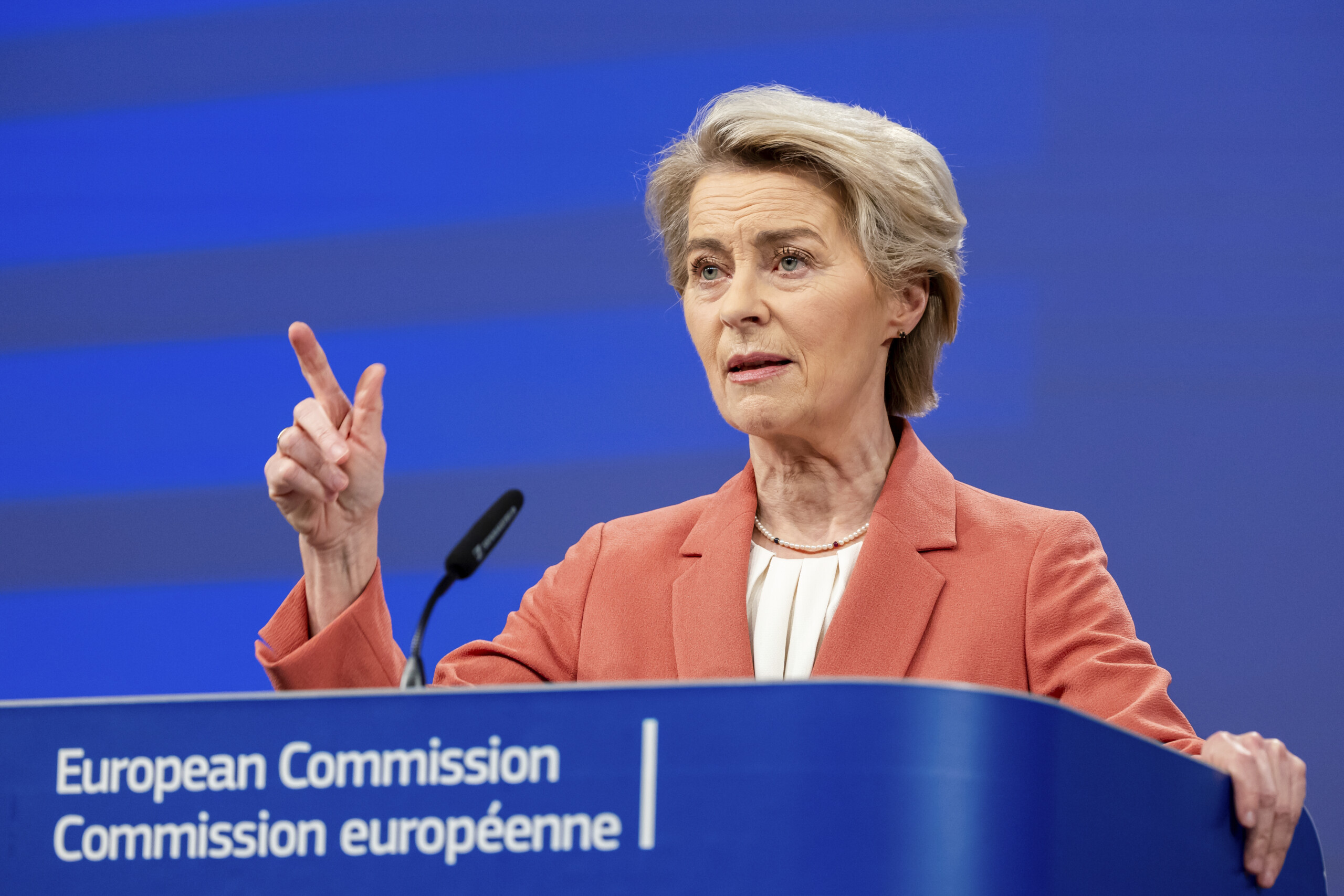 ue la commissione reaffirme son engagement a defendre la liberte des medias scaled