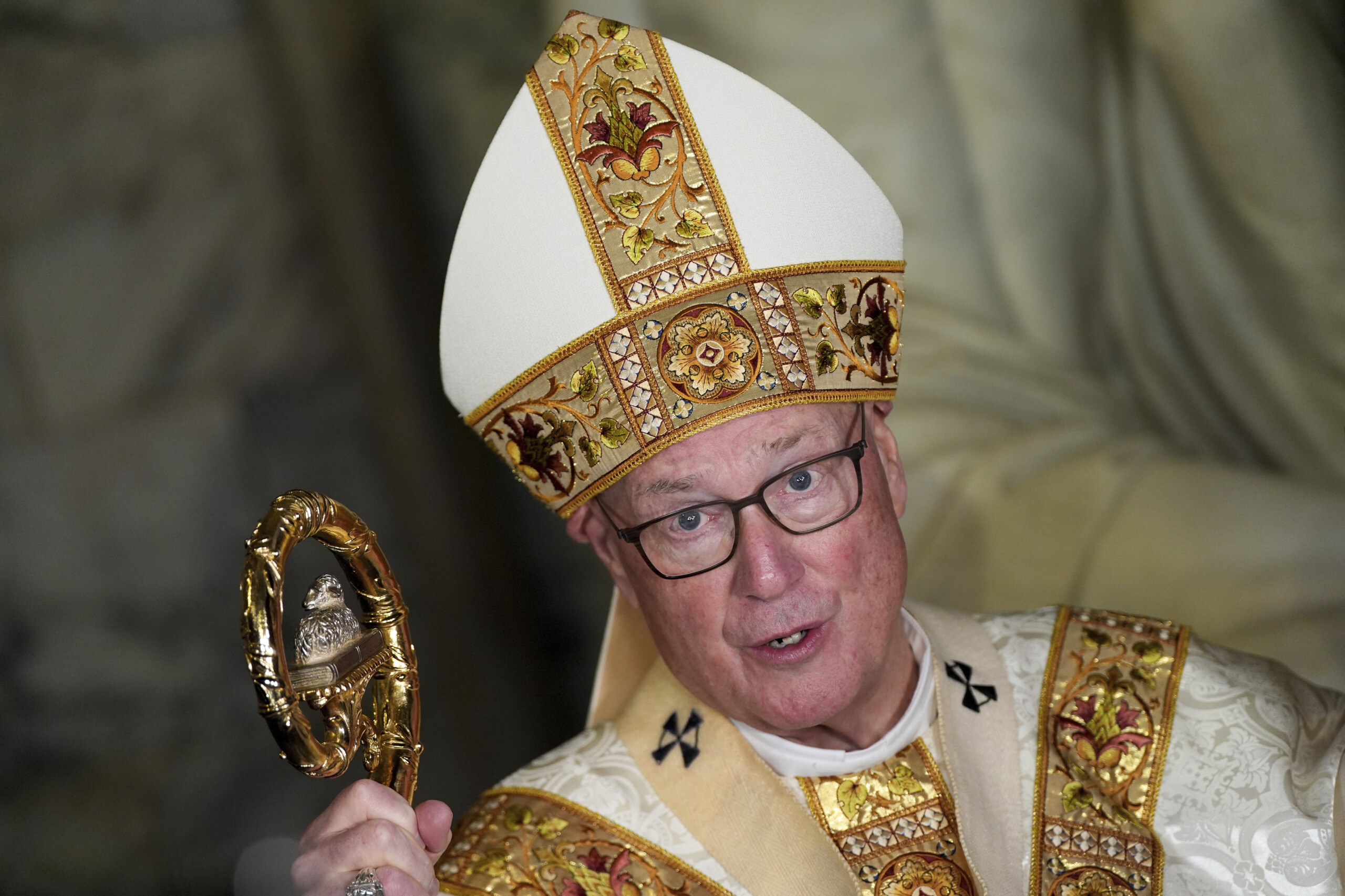 conclave dolan trump deguise en pape ce nest pas bon cest une mauvaise image scaled