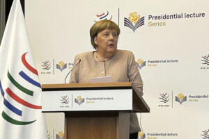allemagne lancienne chanceliere merkel envoie un sms de felicitations a merz