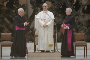 le pape leon xiv en visite surprise chez les augustins messe et dejeuner avec eux