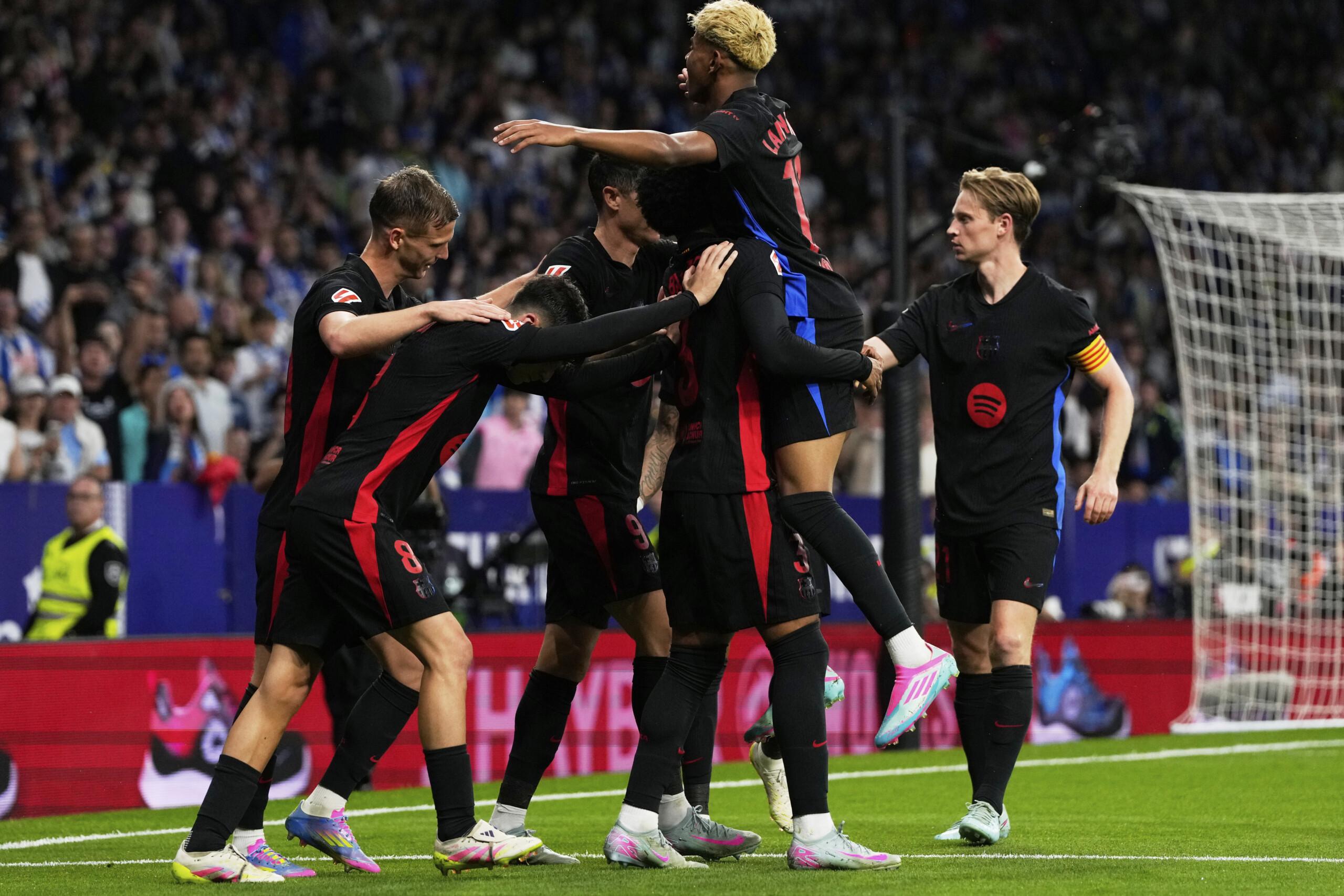 football le barca bat lespanyol 2 0 et remporte la liga scaled