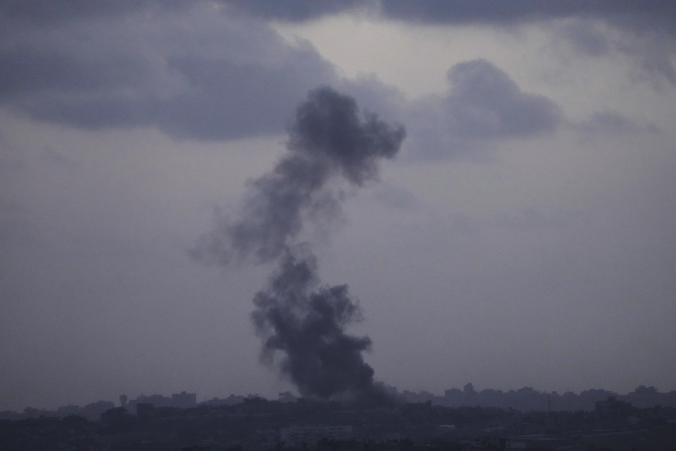 moyen orient depuis laube 52 morts dans des raids israeliens sur gaza scaled