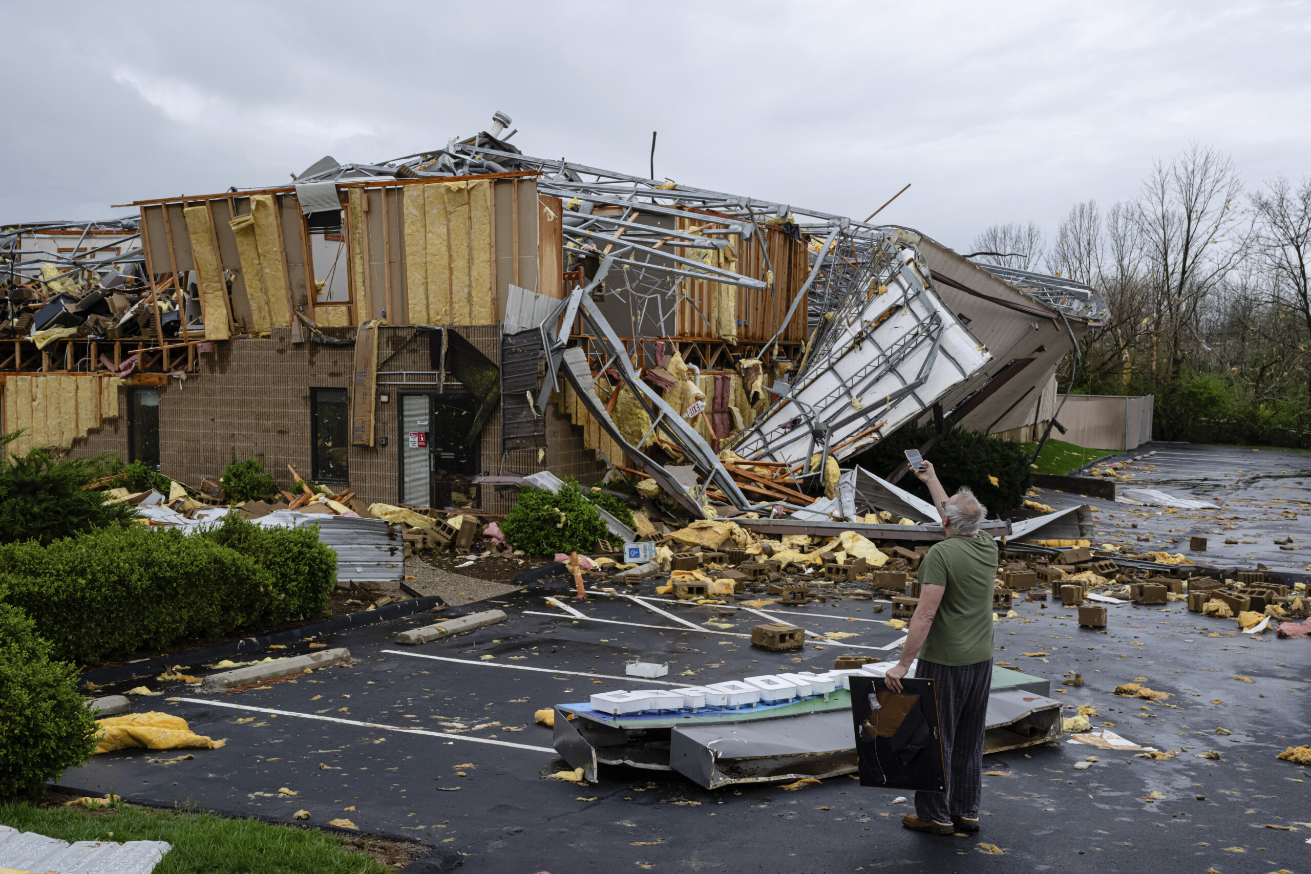 etats unis tempetes dans le midwest 16 morts dont neuf dans une tornade au kentucky scaled