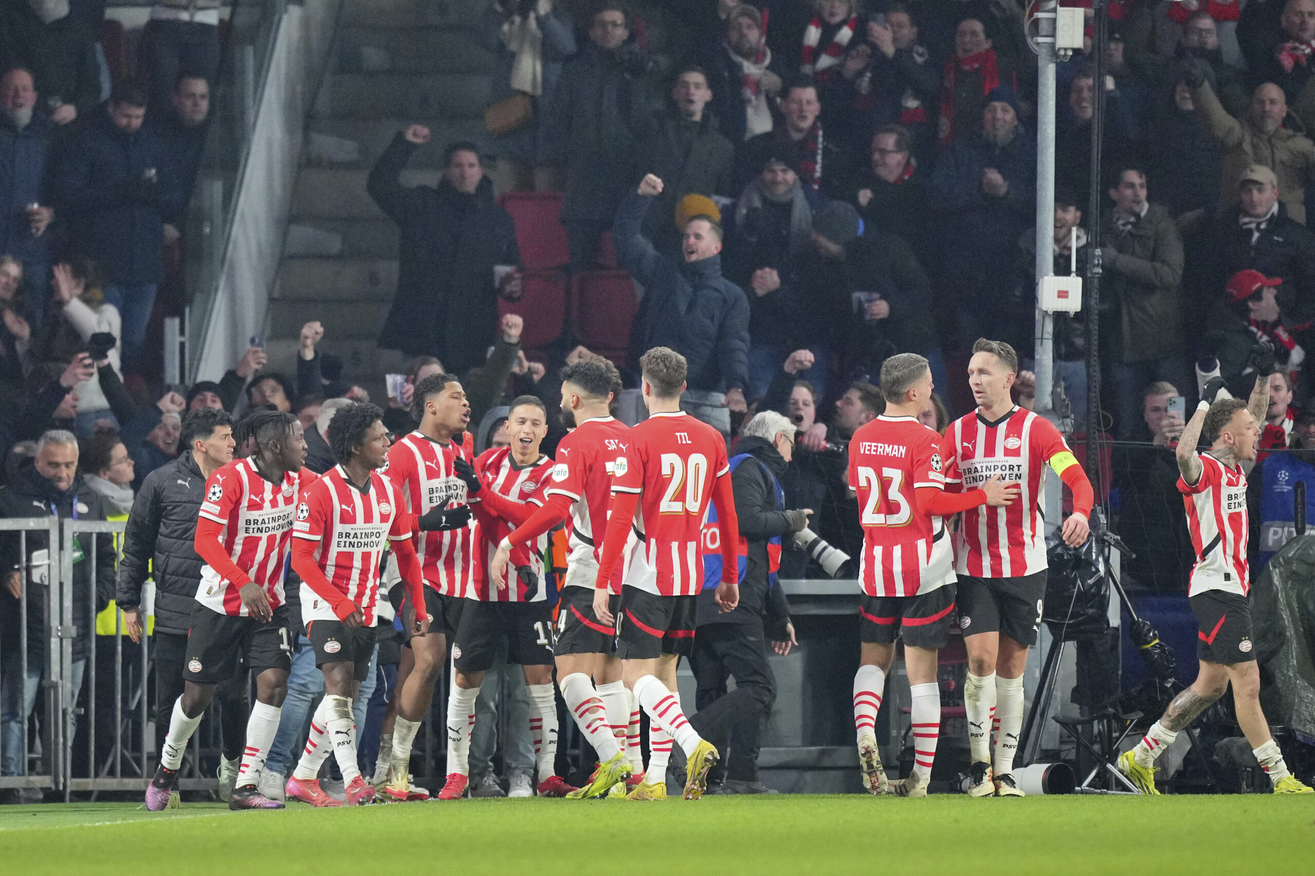 football le psv champion des pays bas lajax de farioli seffondre scaled