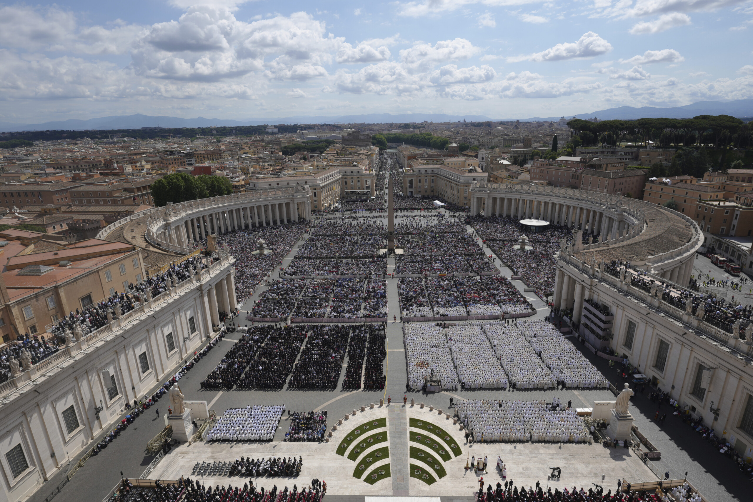 pape leon xiv 150 000 personnes a la messe dinauguration du pontificat scaled