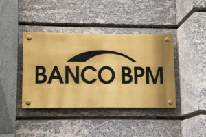 la consob suspend pour 30 jours loffre publique dechange volontaire totale dunicredit sur banco bpm