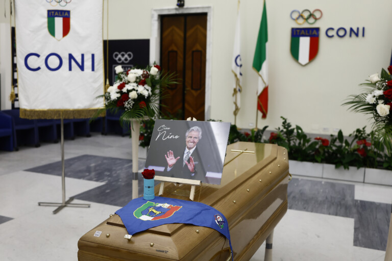 nino benvenuti ouverture dune chambre funeraire au coni