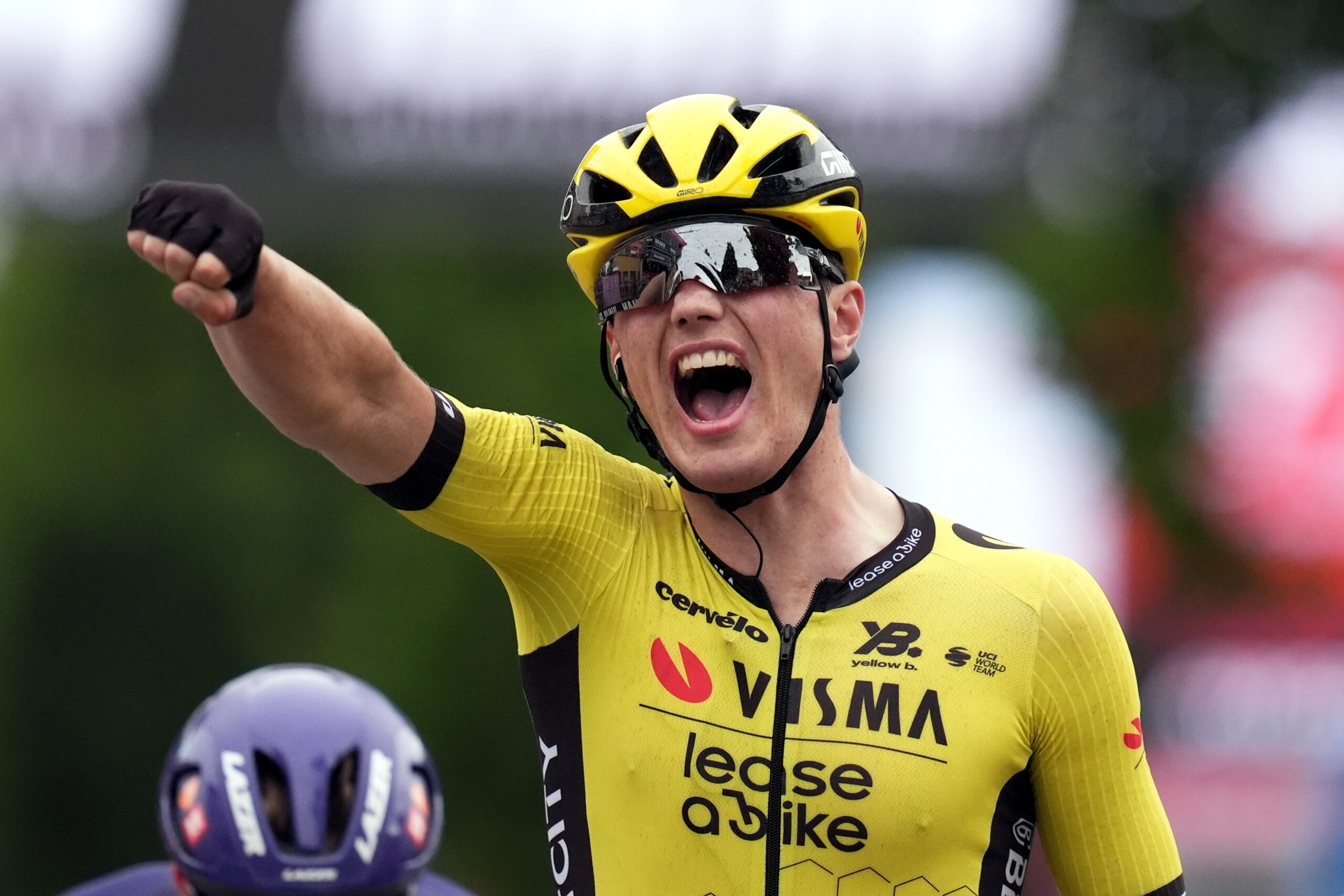 giro ditalia kooij remporte la 12e etape del toro conserve le maillot rose scaled