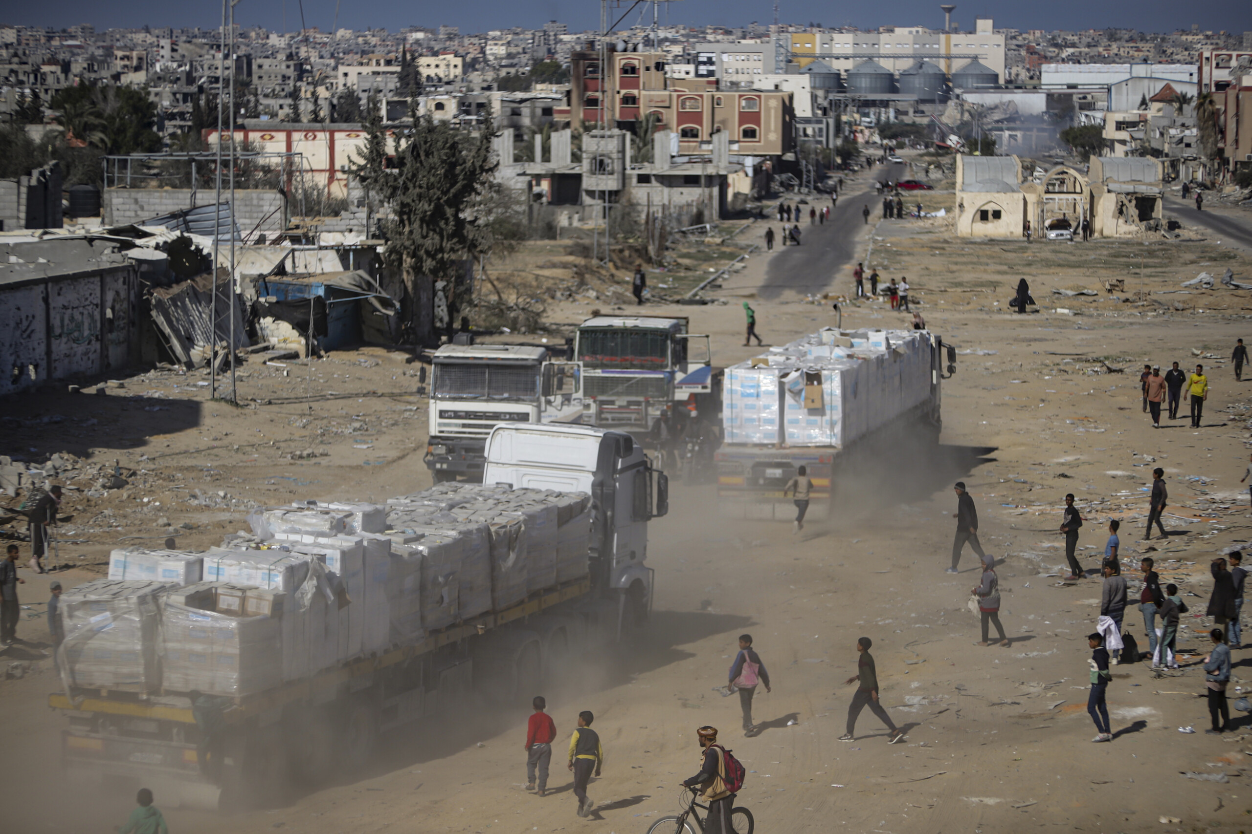 moyen orient israel 107 camions daide humanitaire entres jeudi a gaza scaled