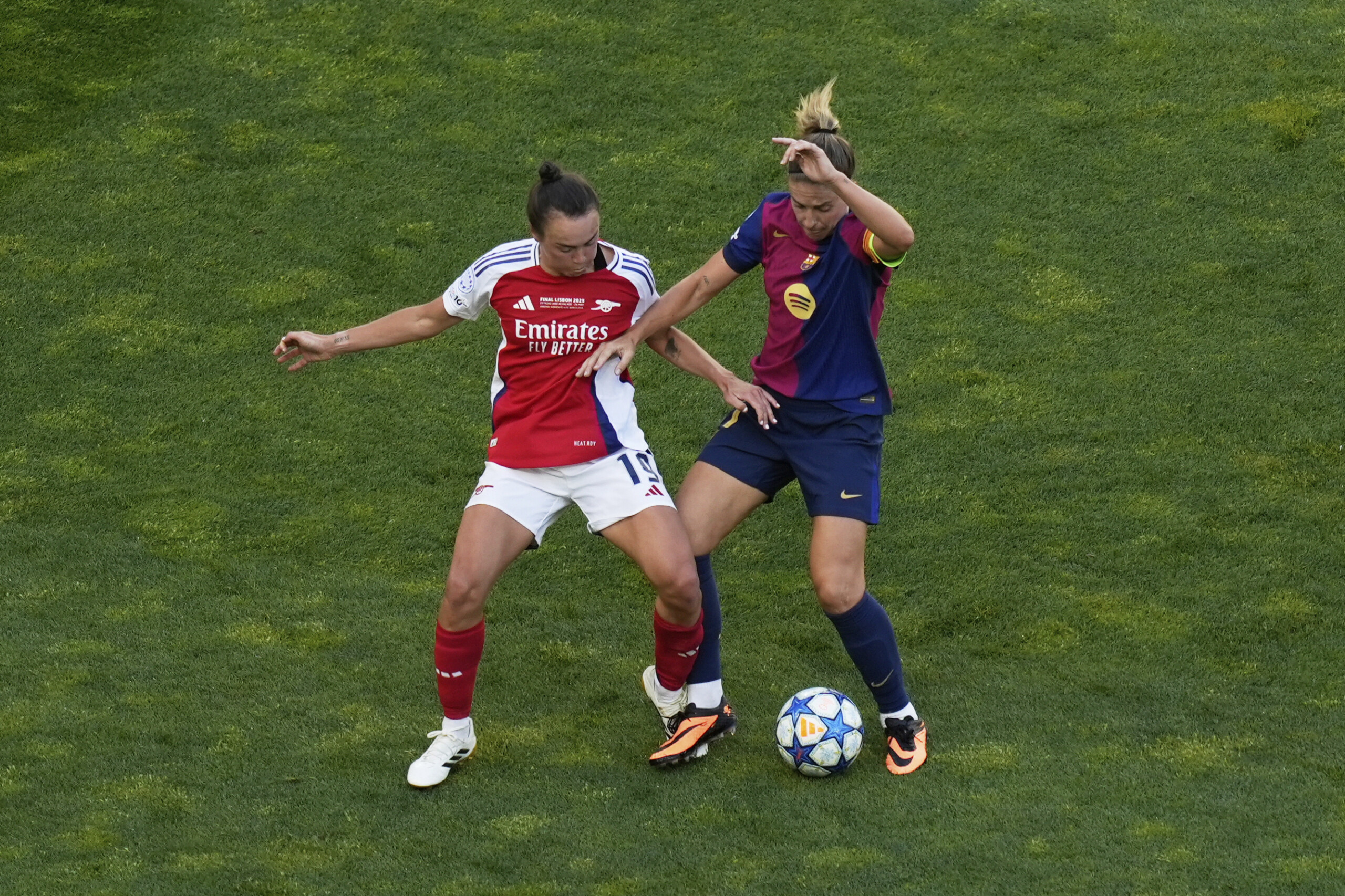 football feminin arsenal remporte la ligue des champions barcelone sincline 1 0 scaled