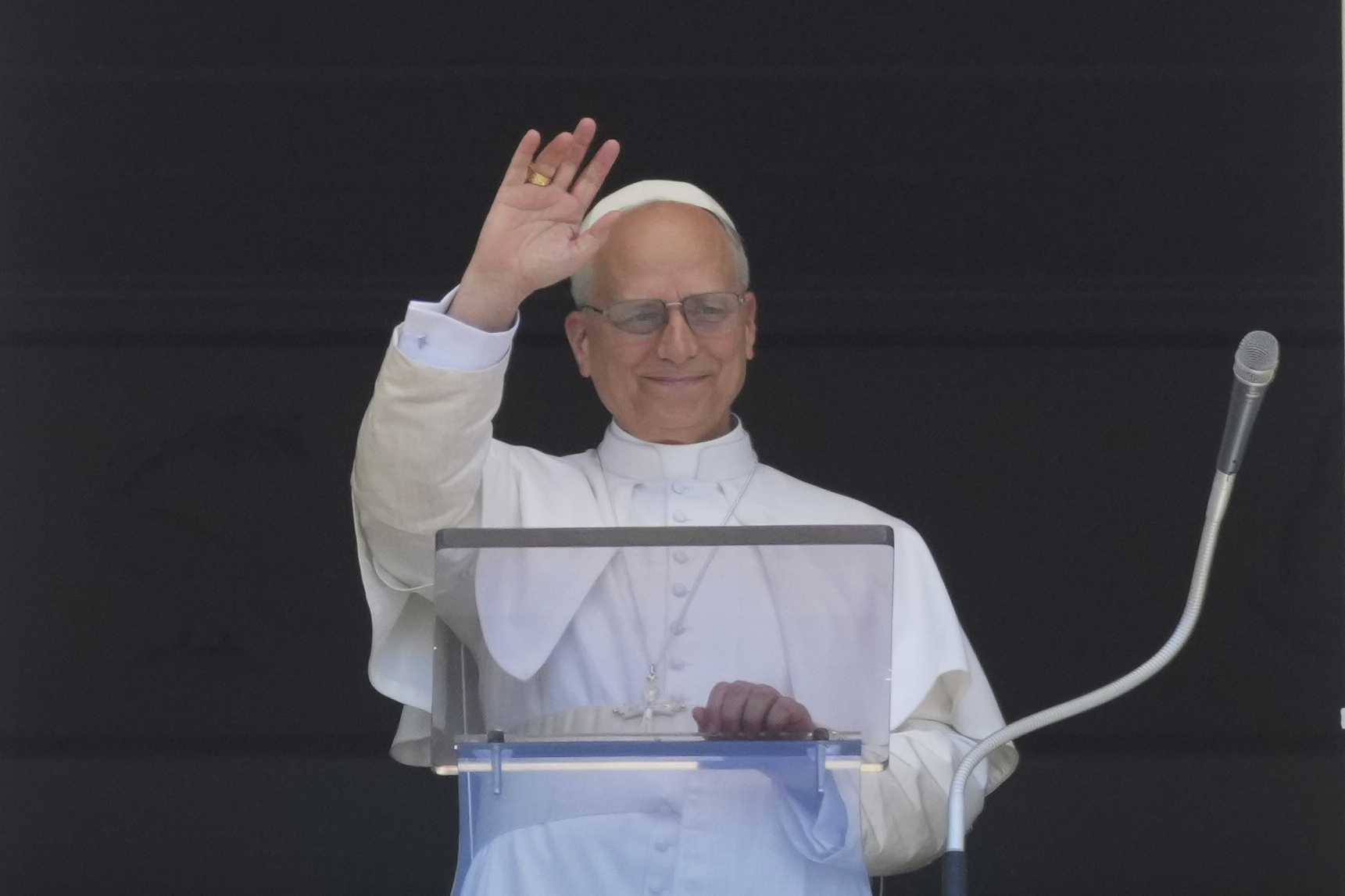 pape leon aujourdhui je peux dire que pour vous et avec vous je suis romain