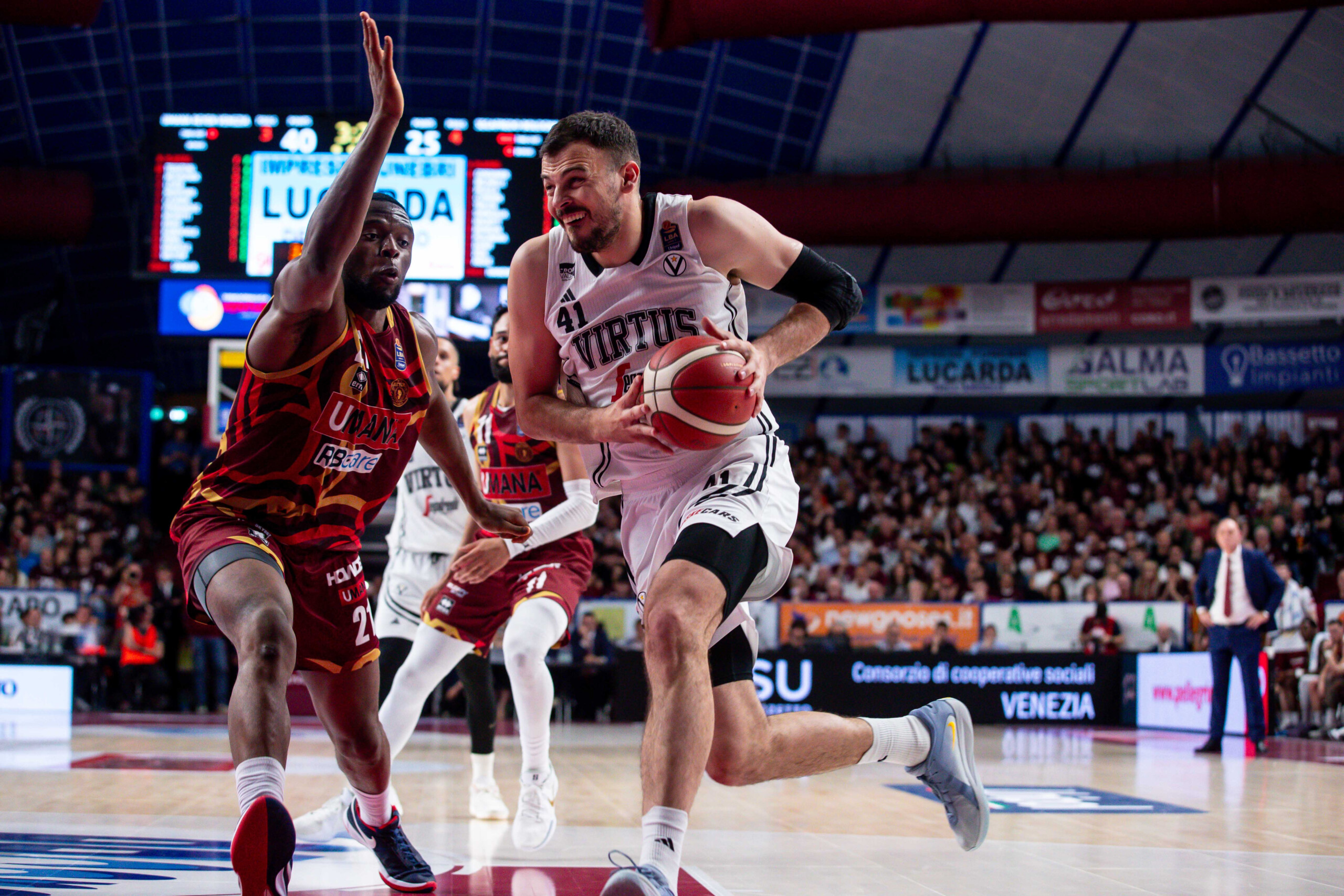 playoffs de basket venise bat virtus bologne et egalise 2 2 dans la serie scaled